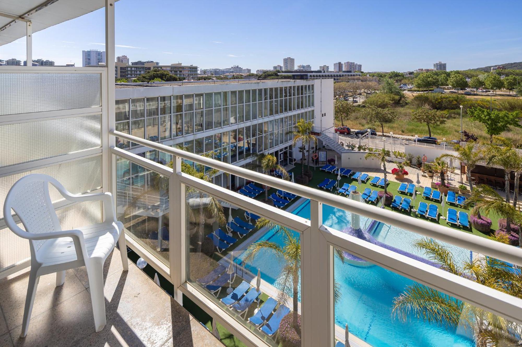 Twin Room Pool View