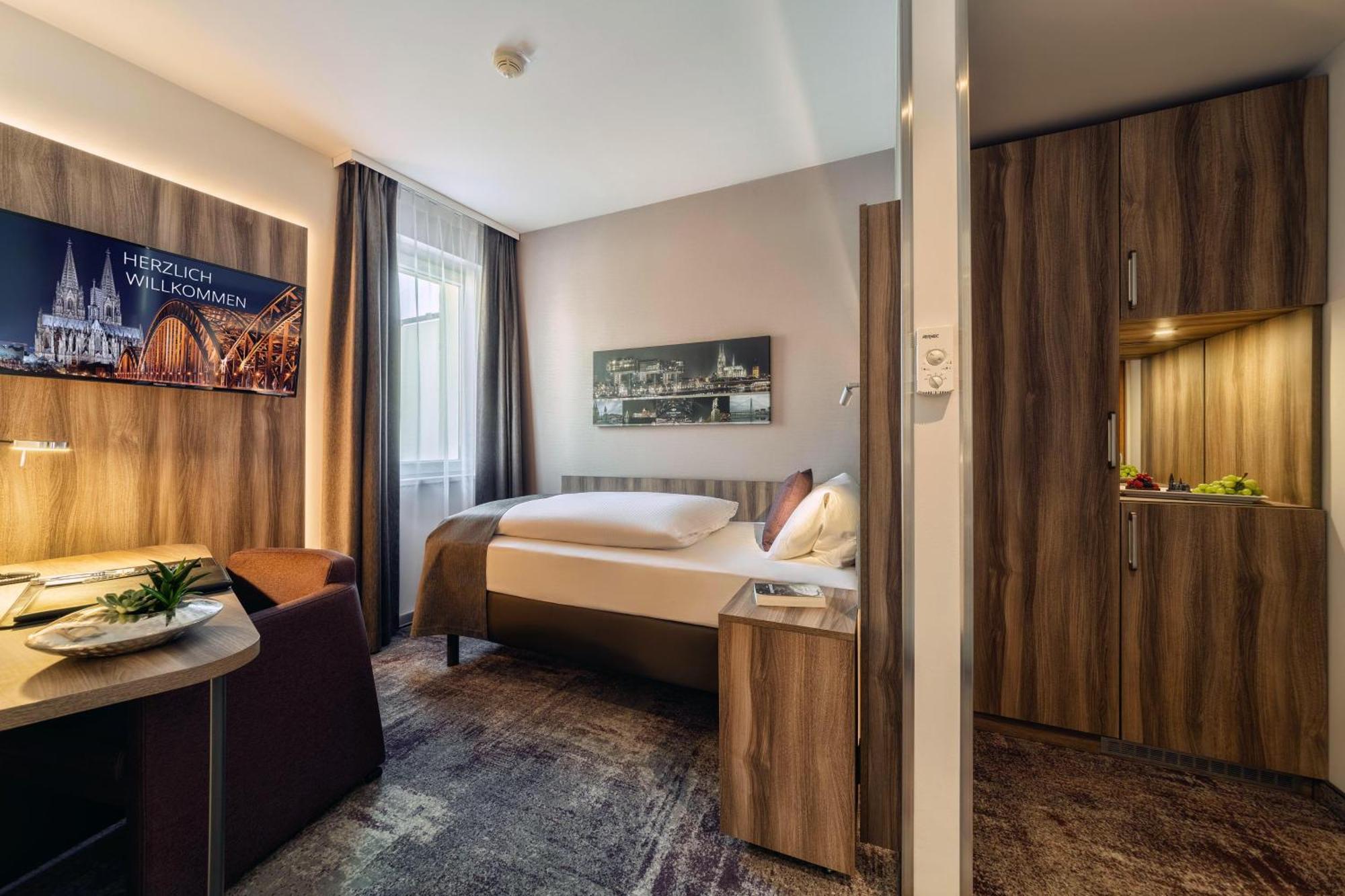 Superior Single Room with Cathedral view,1566912198:JPEG
