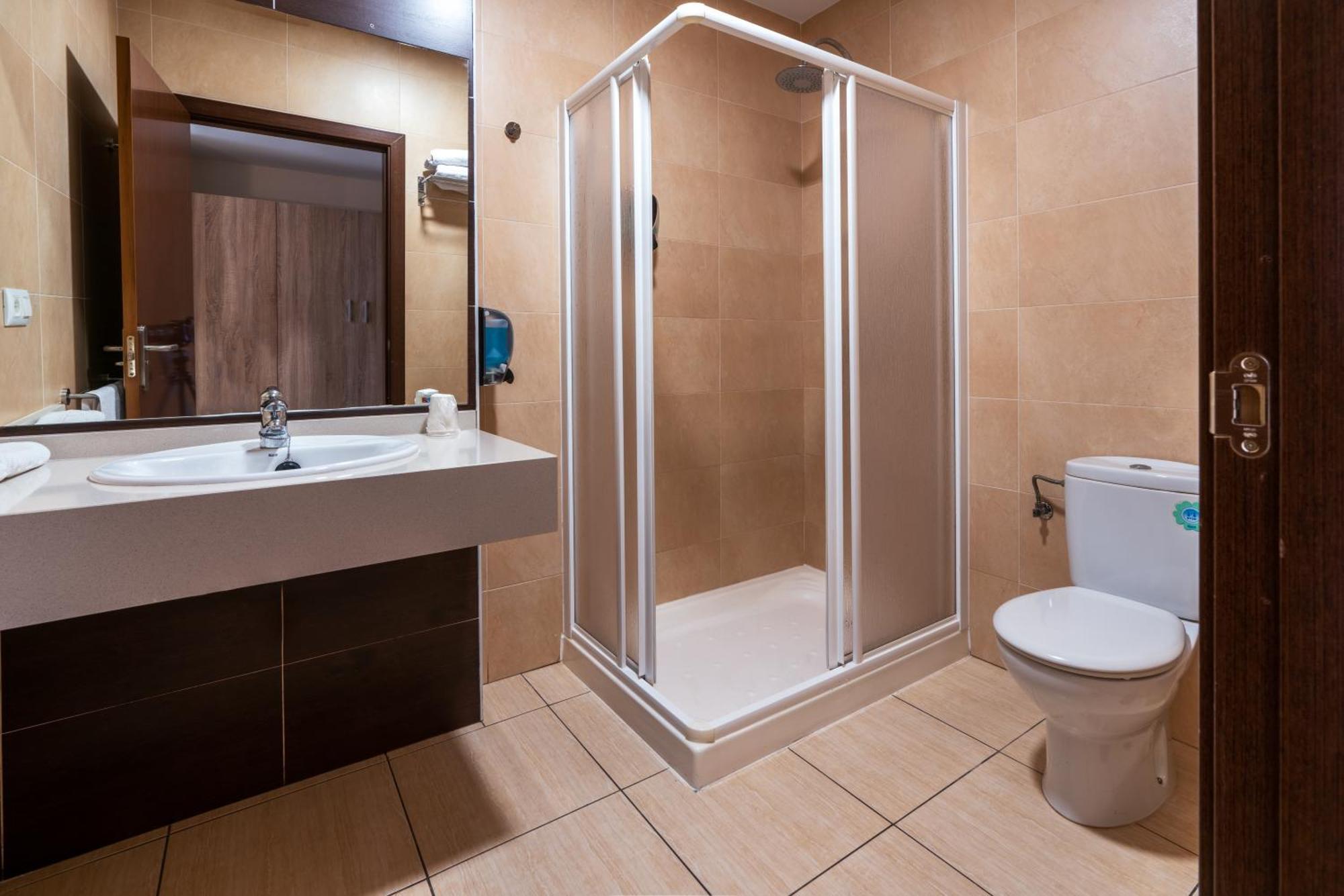 Twin Room Private Bathroom