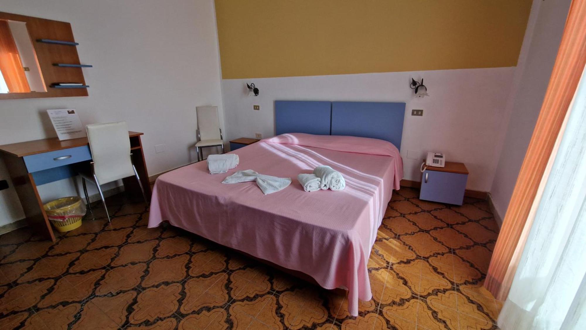 Small Double or Twin Room,1576691012:JPEG