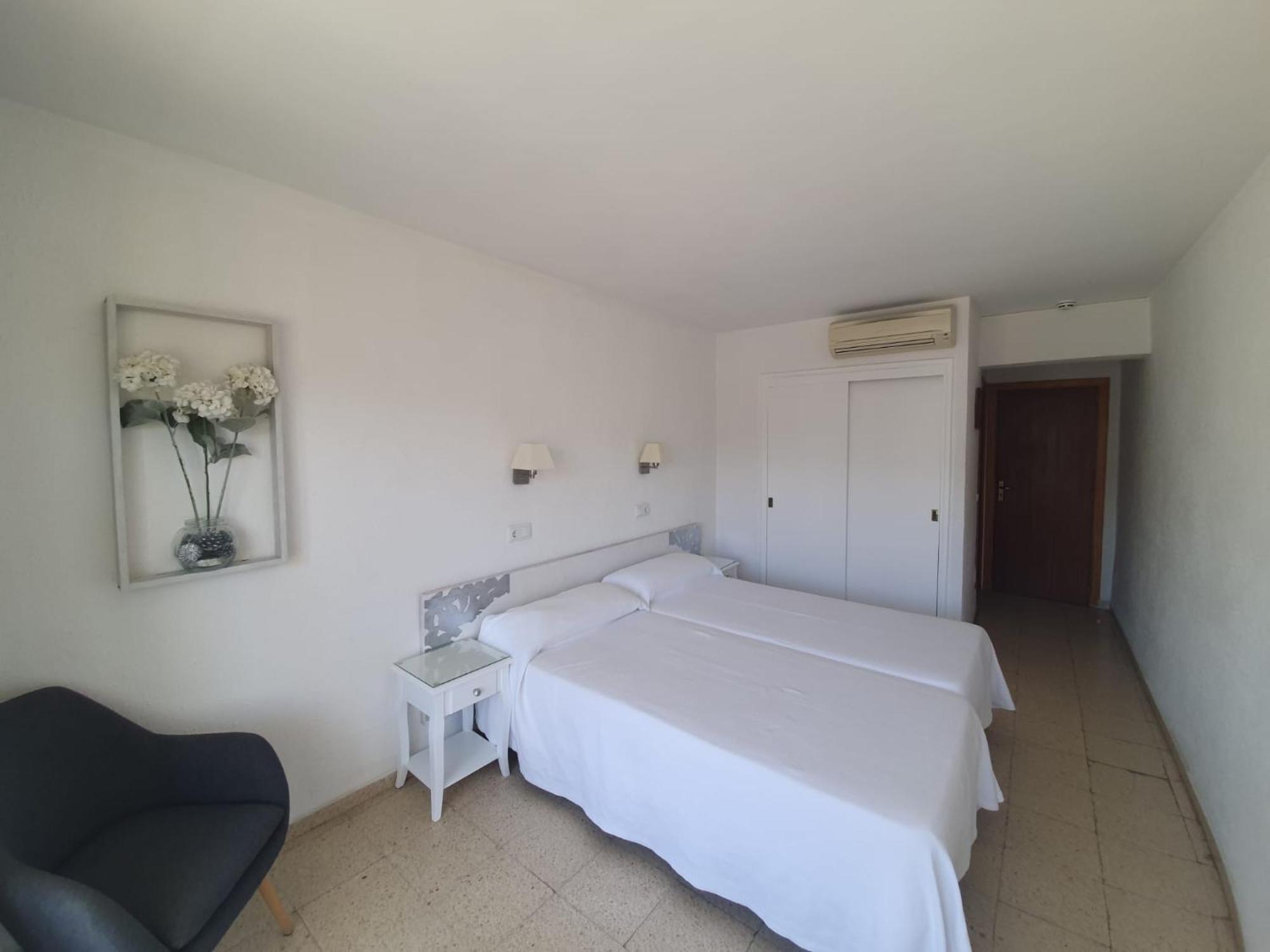 Standard Double Room Air-Conditioning