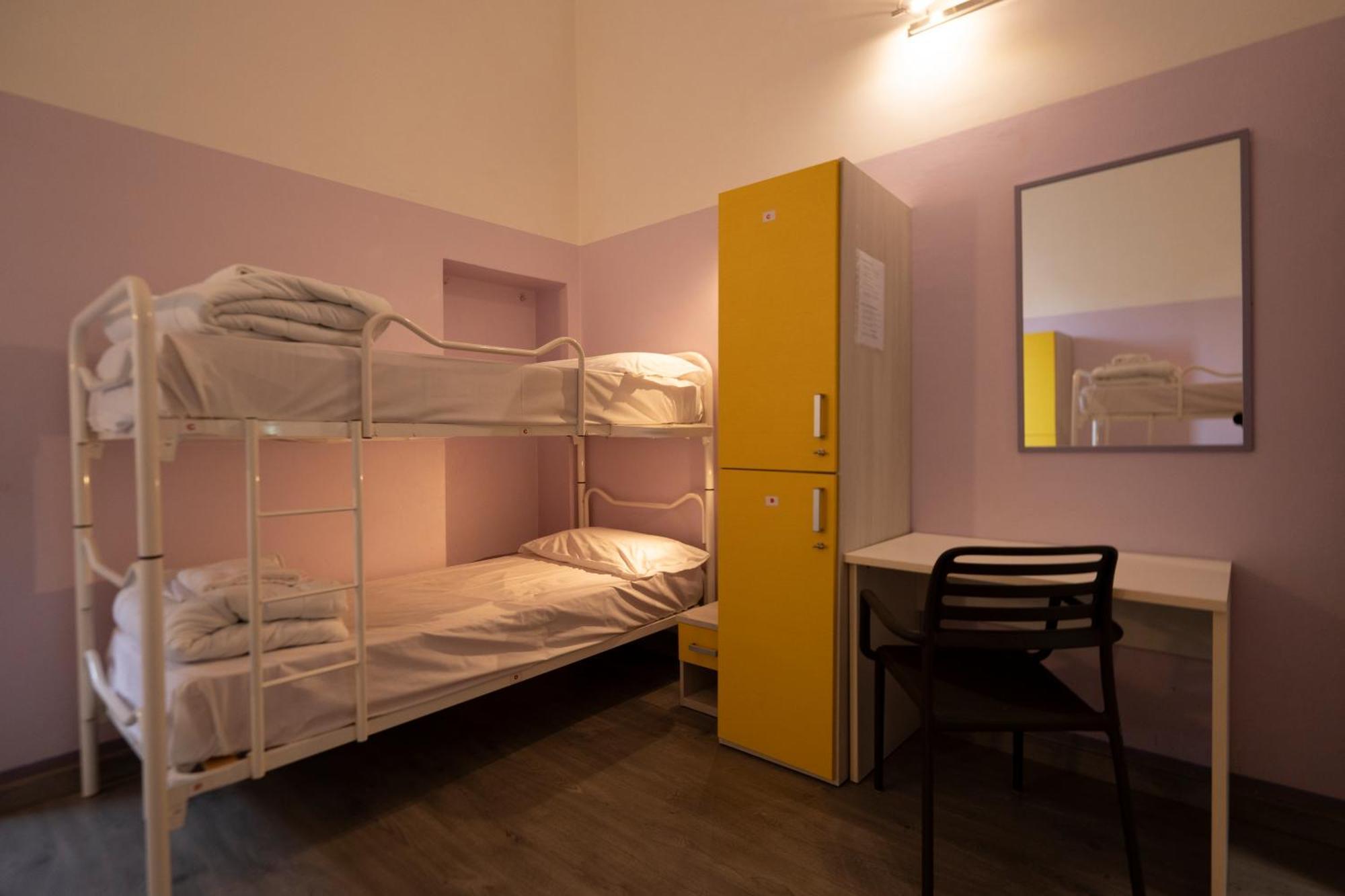 Bed 6-Bed Female Dormitory Room