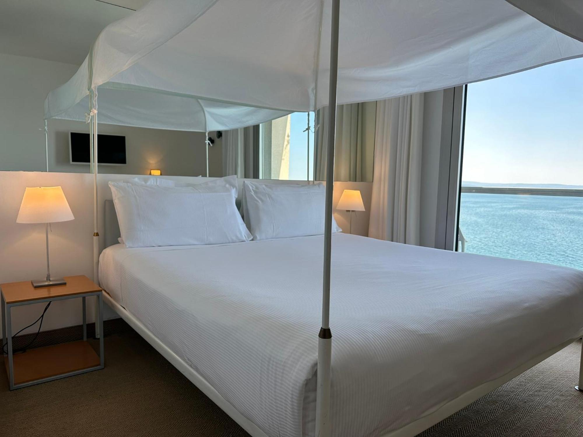 Double Room Poster Bed