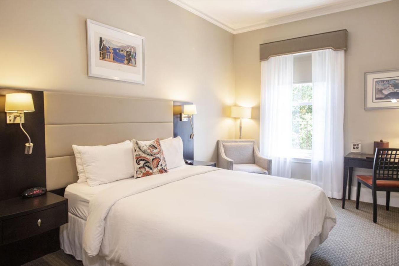 Deluxe Room,1586112694:JPEG