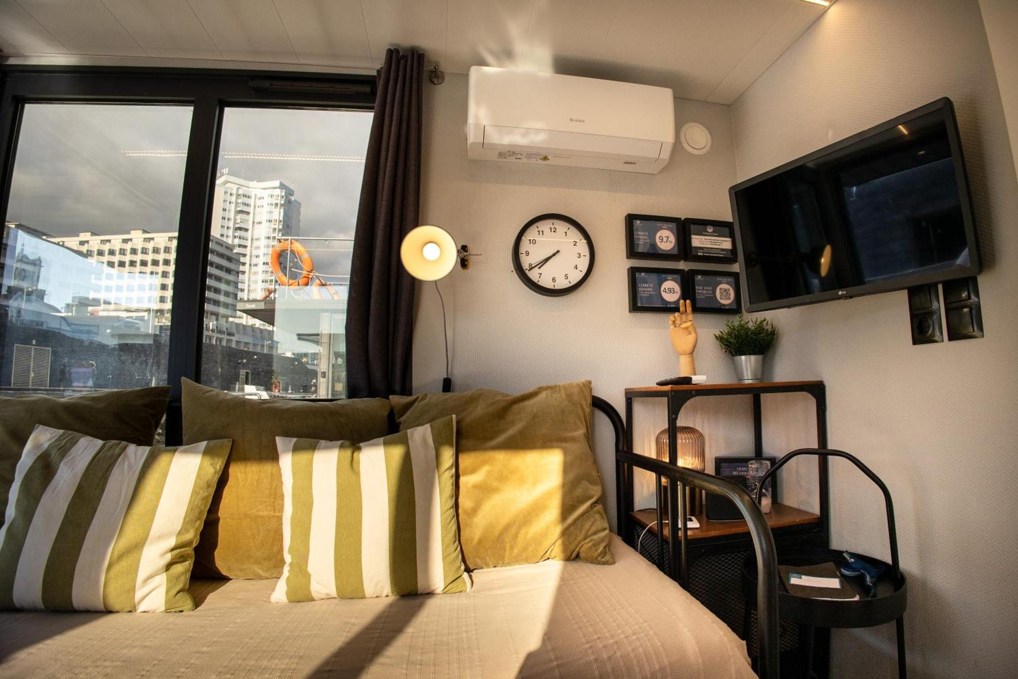 One-Cabin Boat