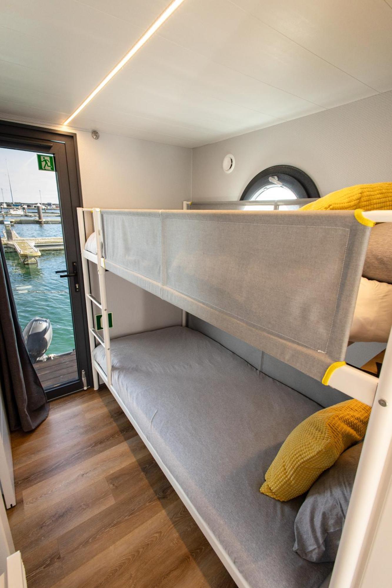 One-Cabin Boat