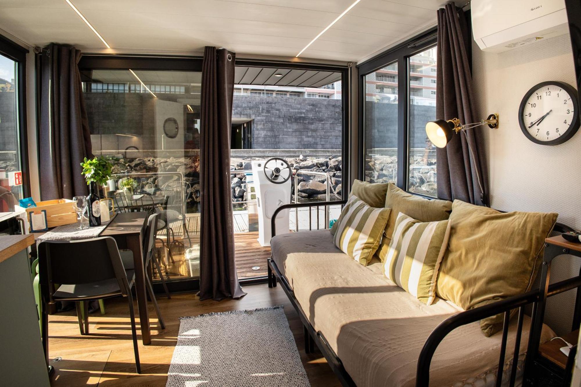 One-Cabin Boat