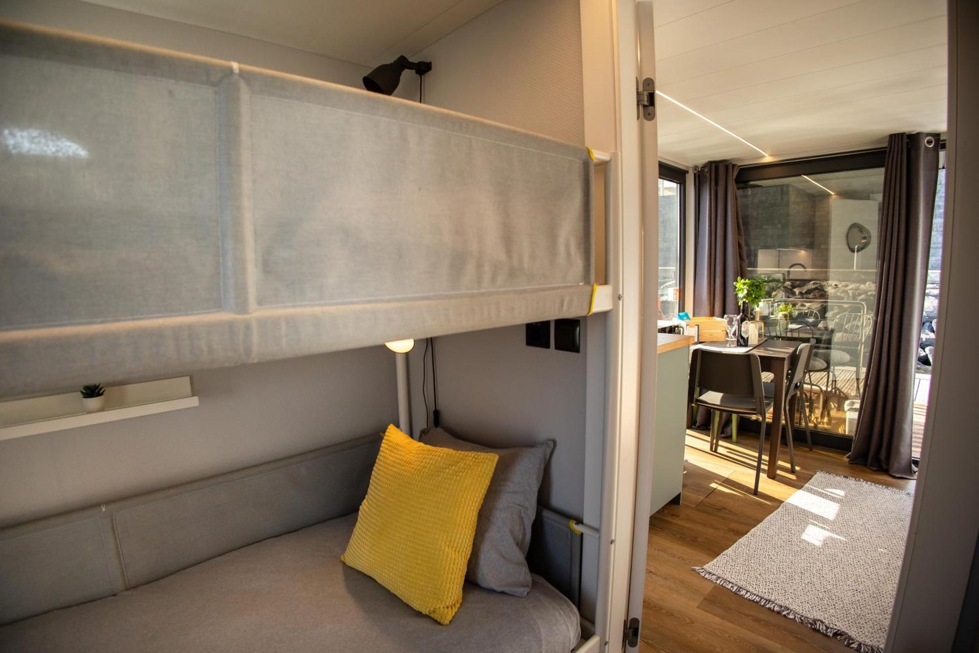 One-Cabin Boat