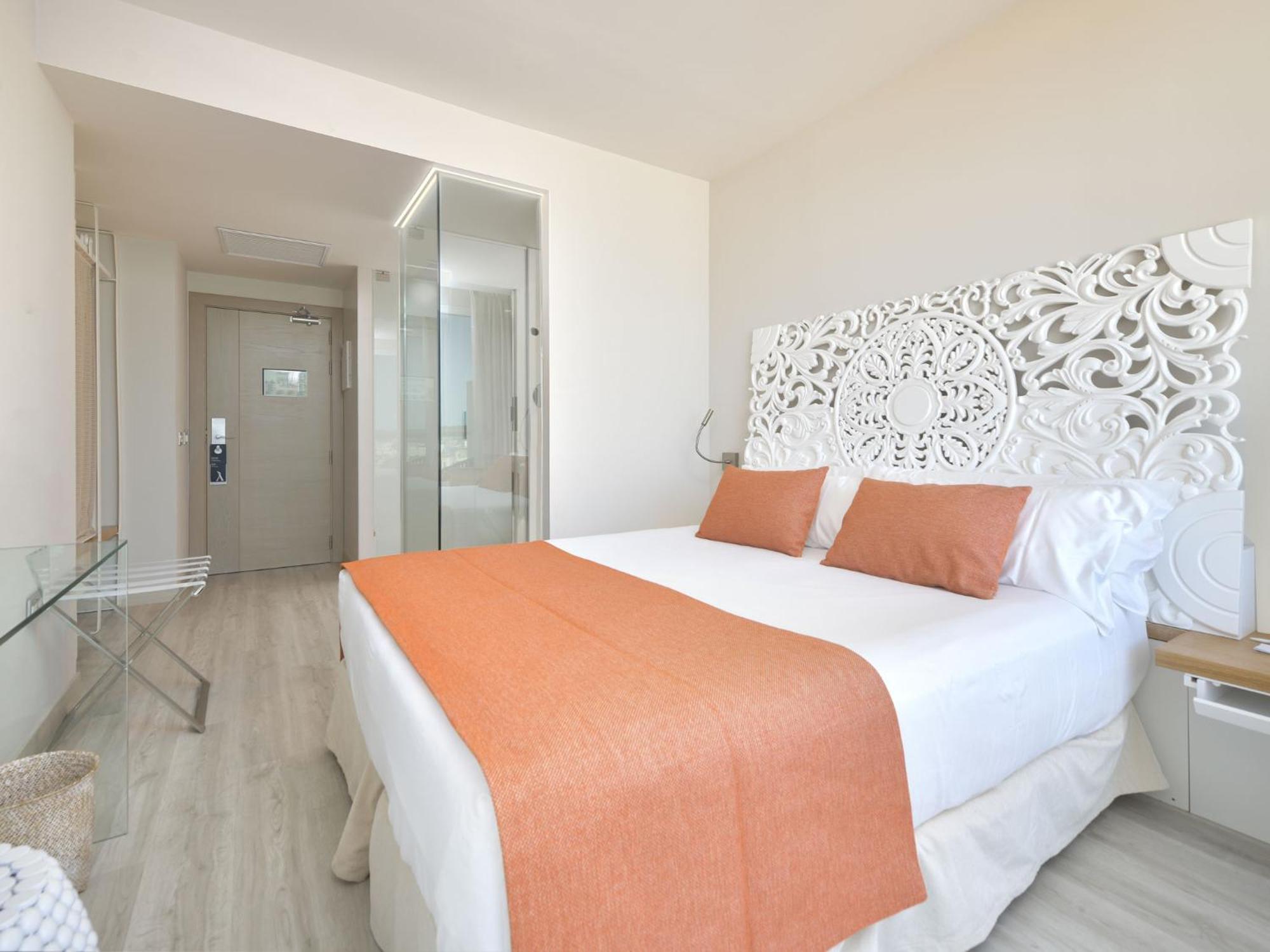 Double or Twin Room with lateral Sea View Make It Happen