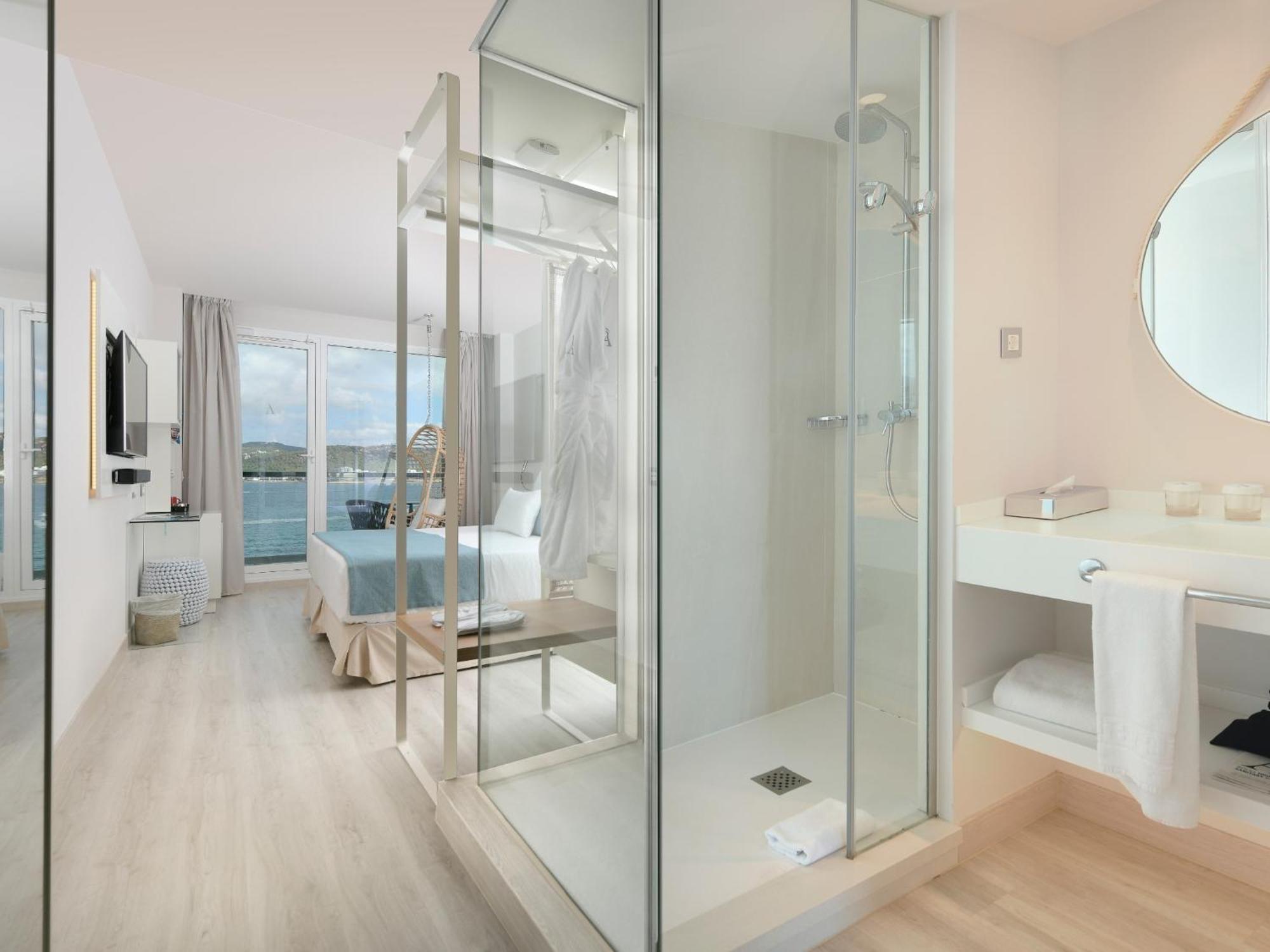 Superior Double or Twin Room with Sea View Oh La La