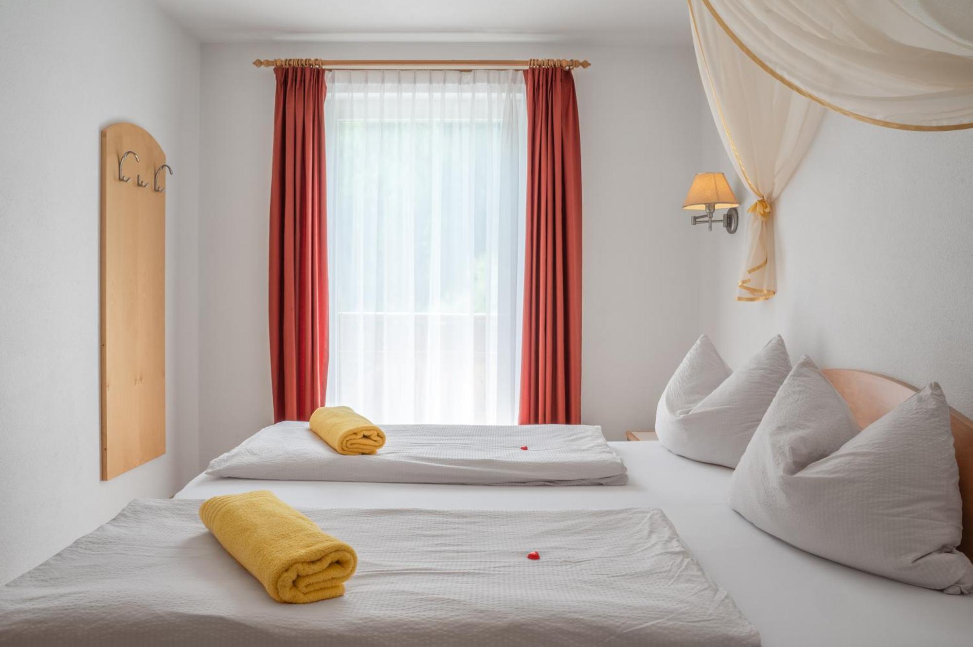 One-Bedroom Apartment with Balcony and Mountain View,1589580479:JPEG