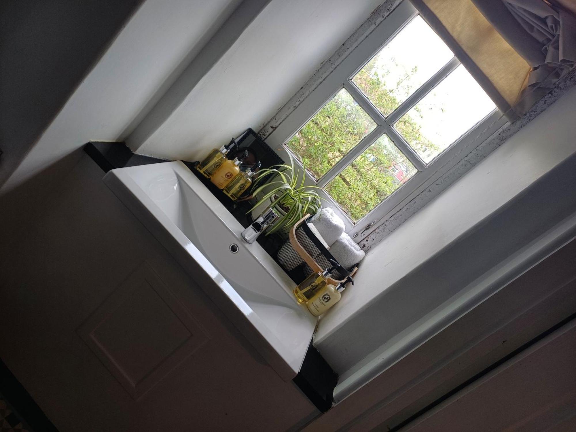 Small Double Room,1589617036:JPEG