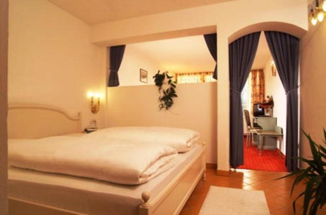 Triple Room,537741315:JPEG