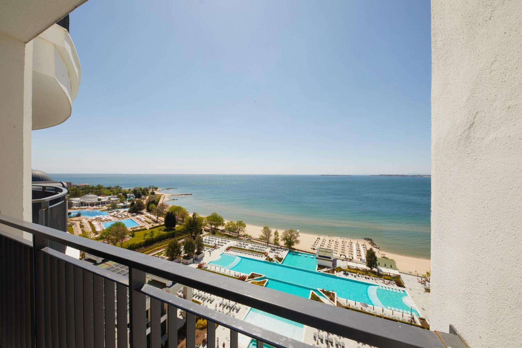 Preferred Club Junior Suite Deluxe Frontal Sea View