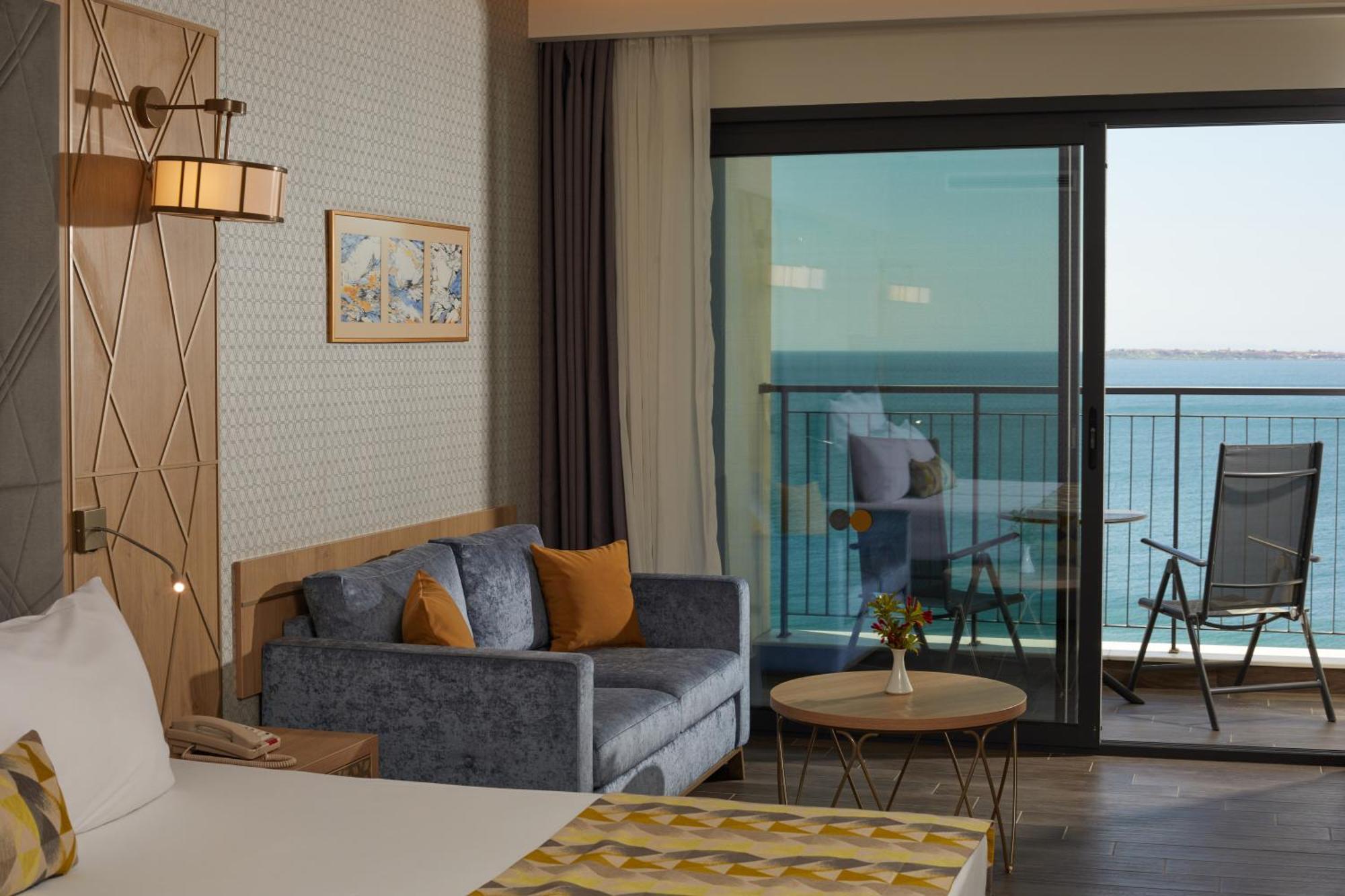 Double Deluxe Frontal Sea View