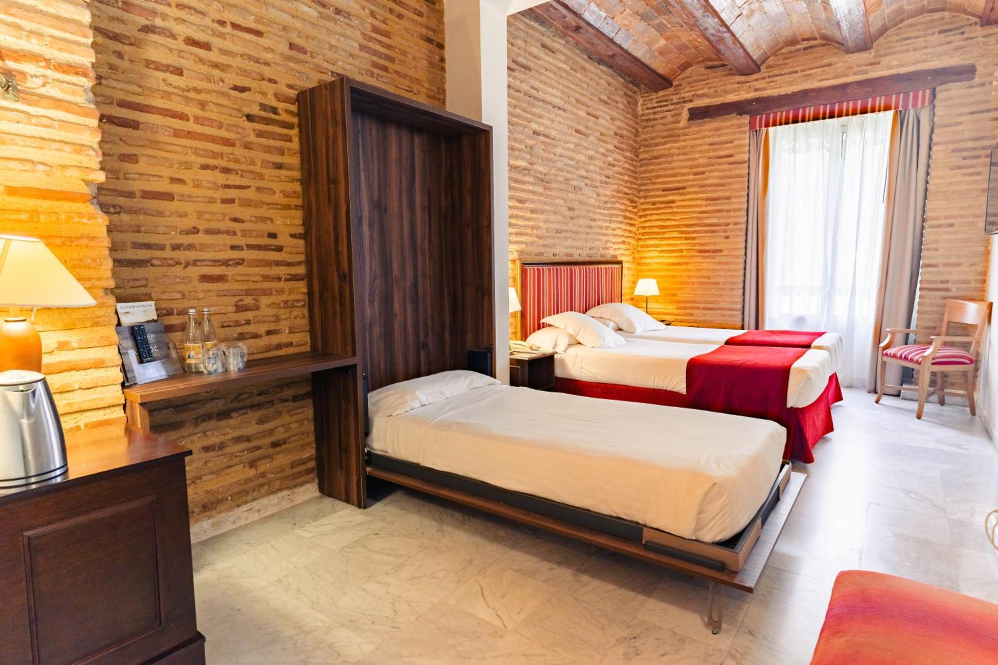 Triple Room,1593640357:JPEG