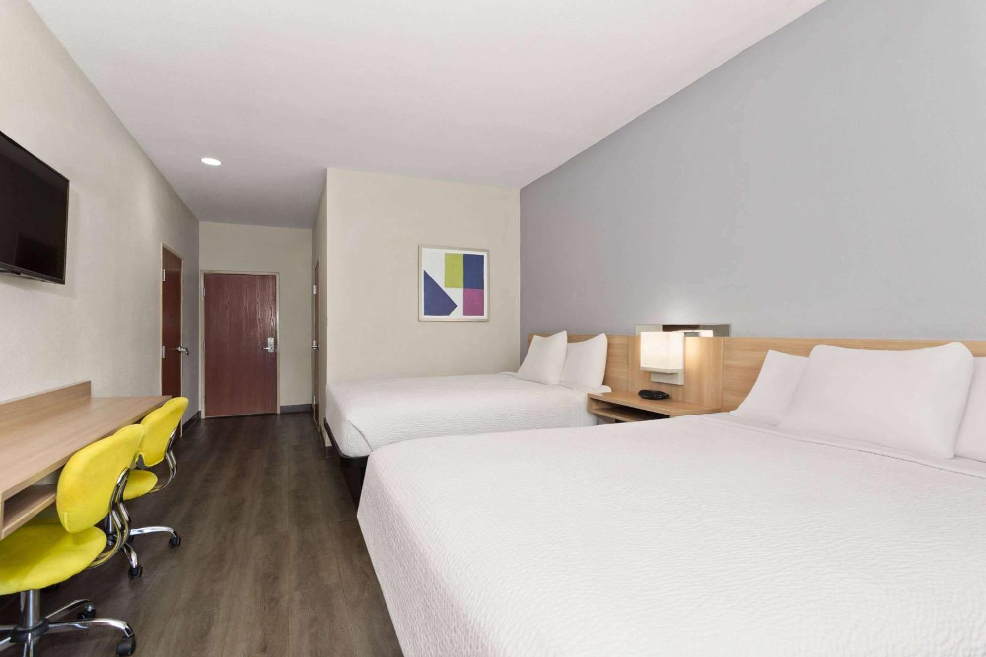 Queen Room with Two Queen Beds - Non-Smoking,1606561736:JPEG