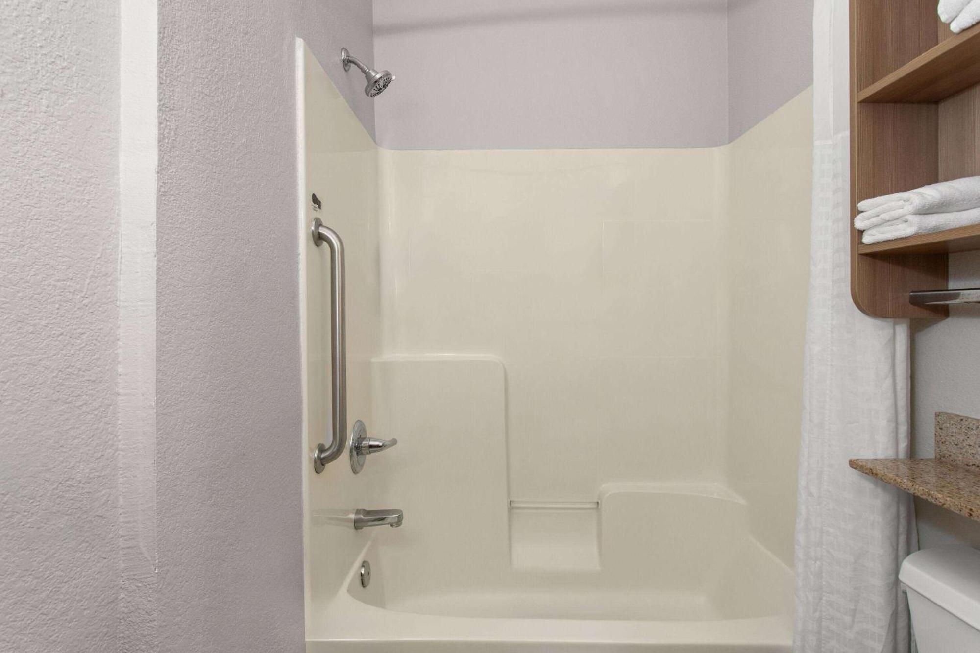 Queen Room - Non-Smoking,1606561758:JPEG