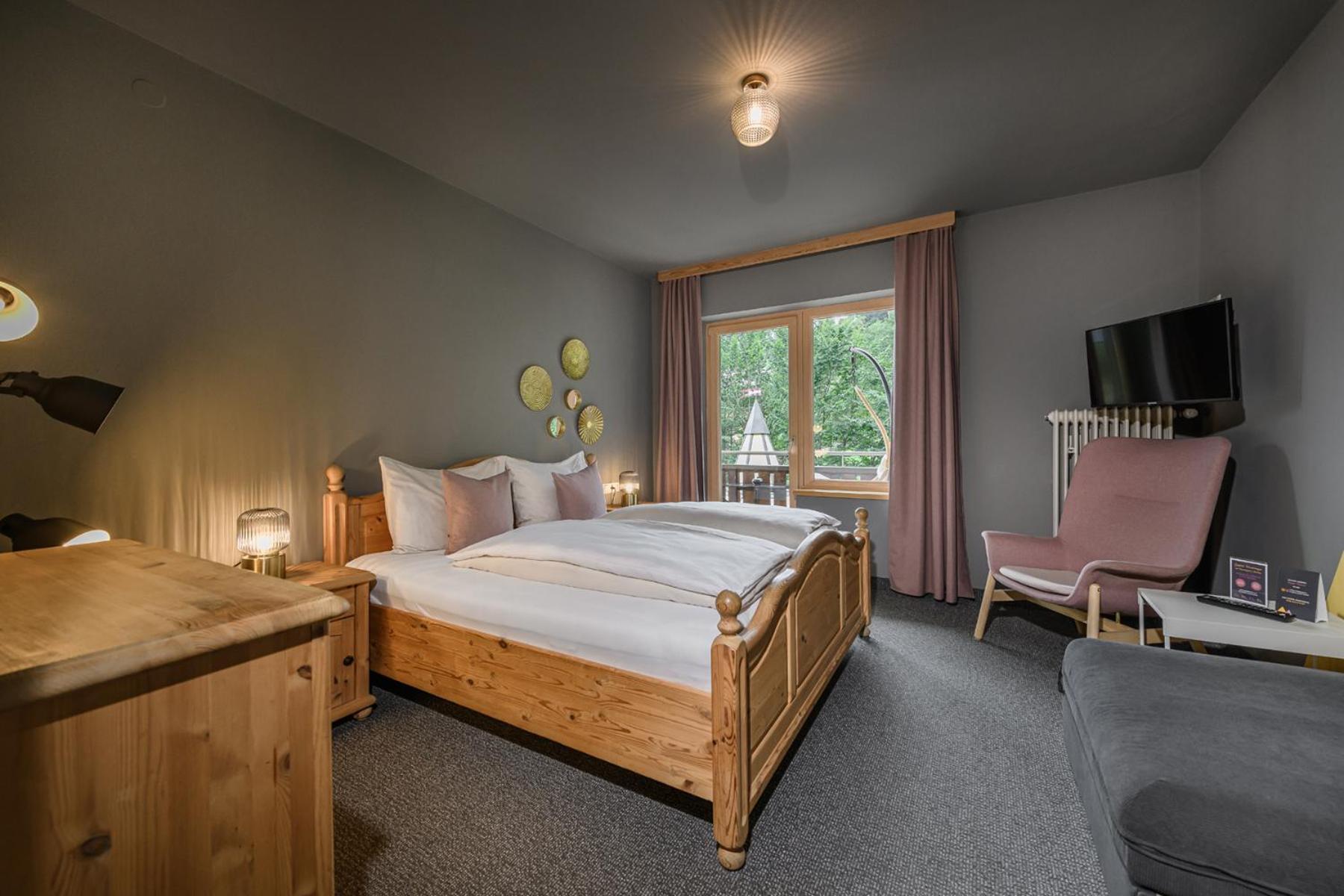 Doppelzimmer mit Balkon (2 Erwachsene + 1 Kind)
