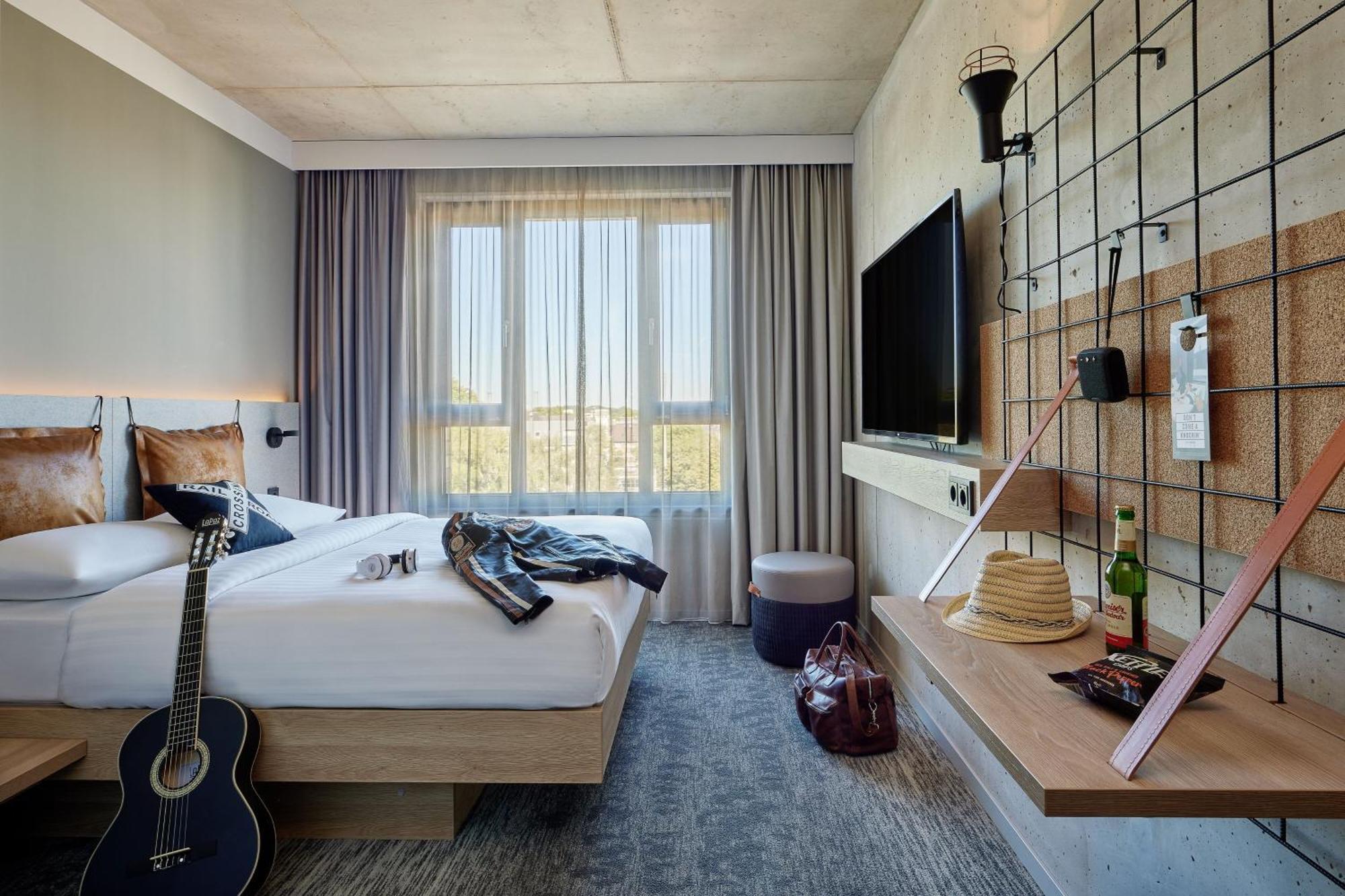 Standard Queen Room
