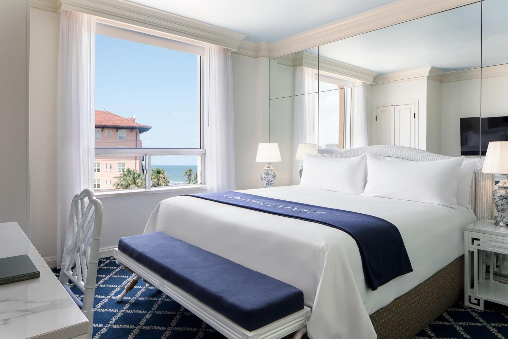 Deluxe King Room with Partial Ocean View,1550975632:JPEG