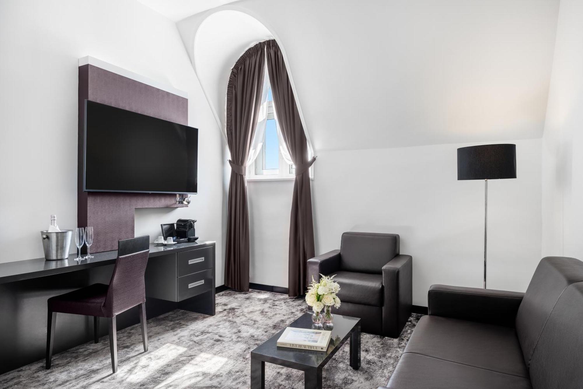 Junior Suite con 1 Letto King-Size e Divano