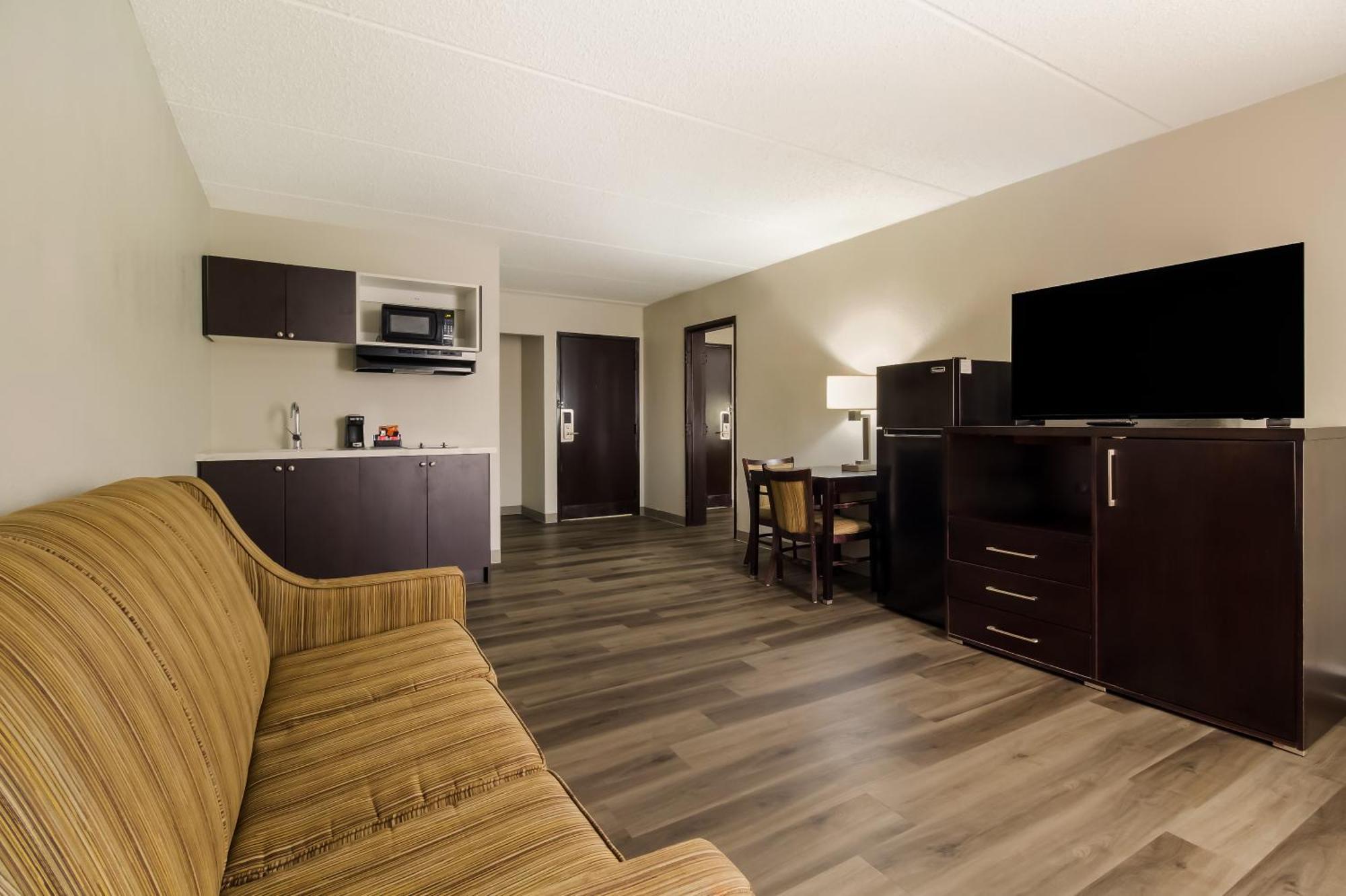 King Suite - Non Smoking,1611113367:JPEG