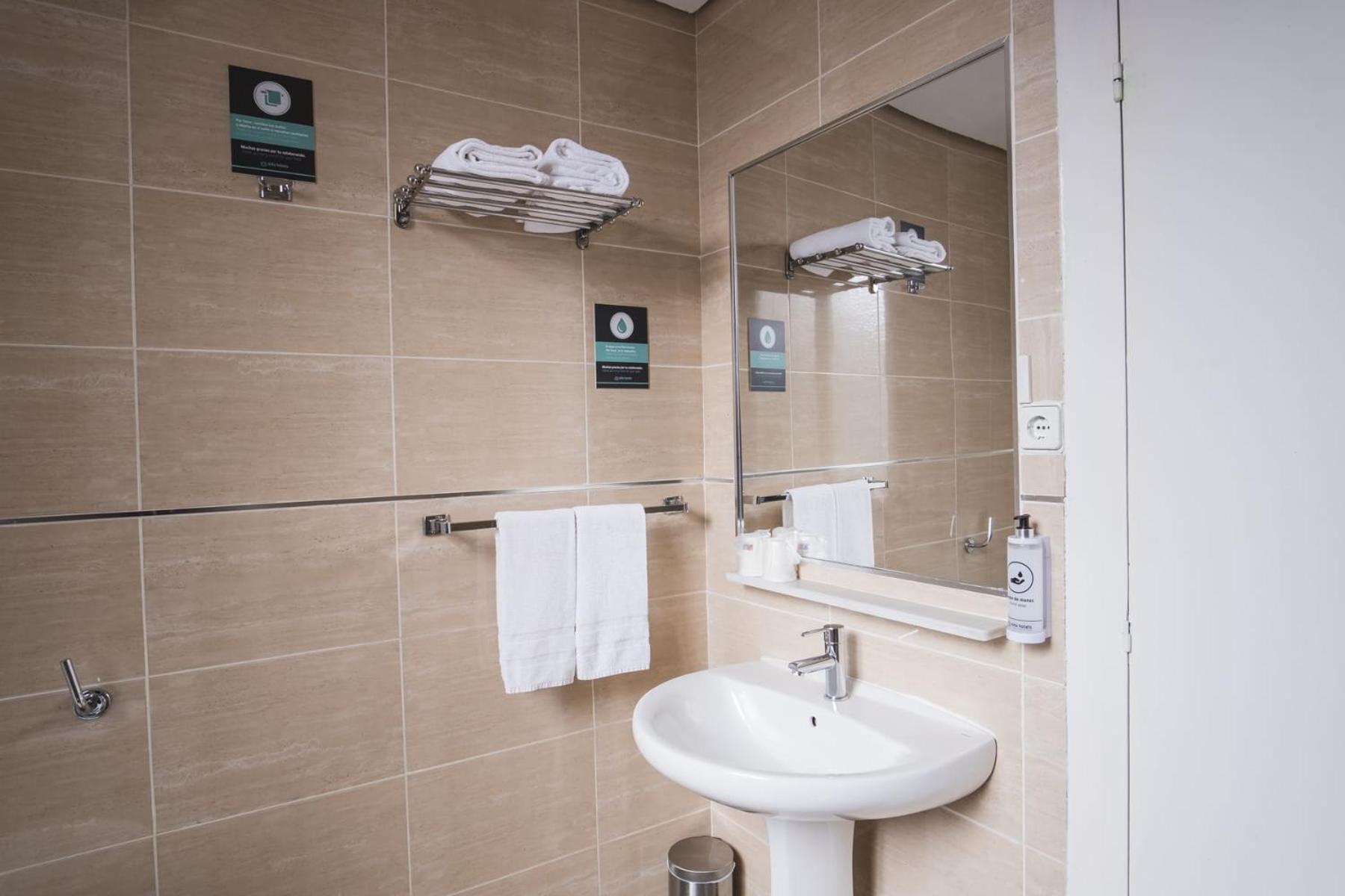Standard Double or Twin Room with Balcony,1612991326:JPEG