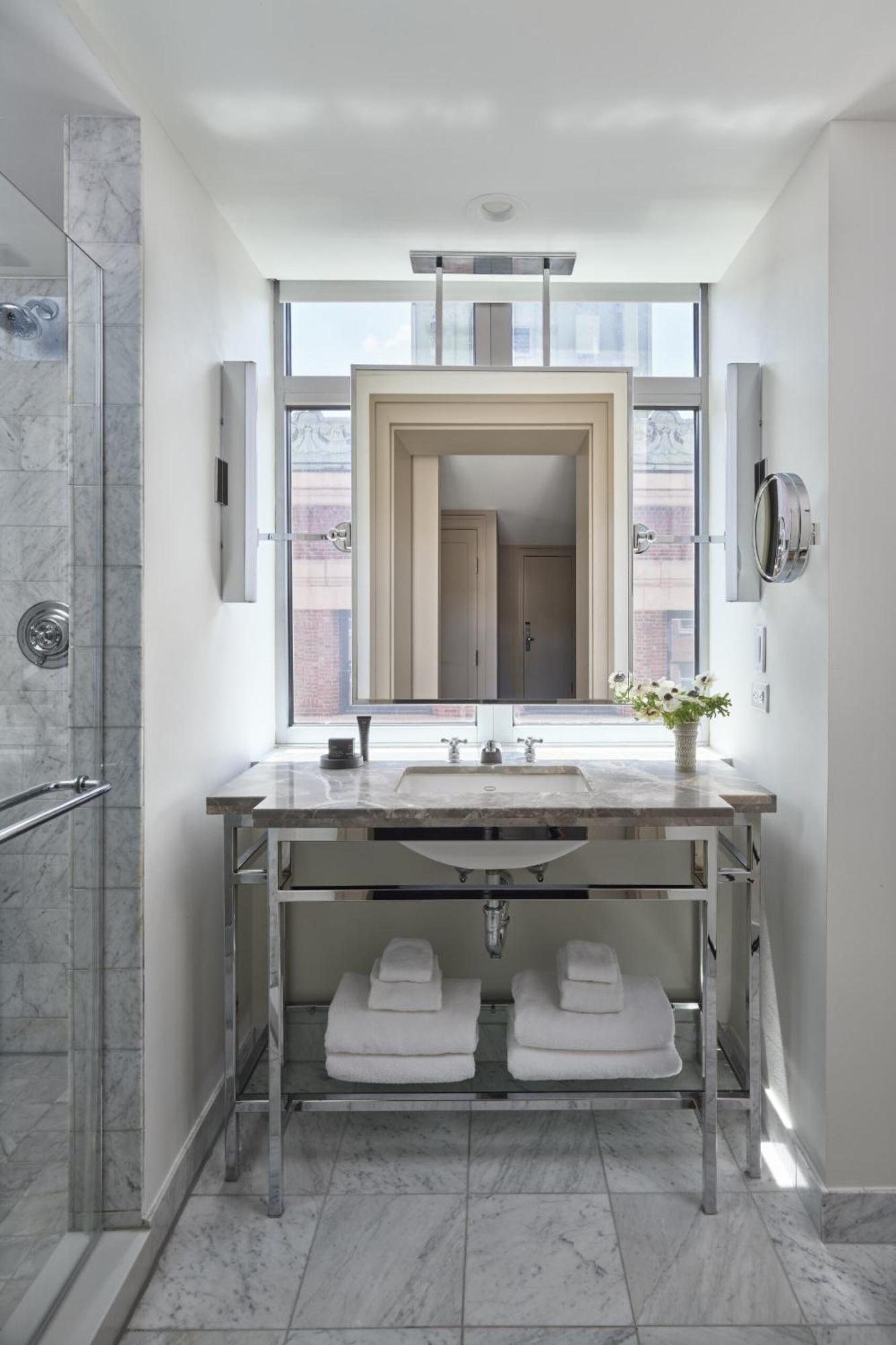 Premium Corner King Skyline View,1615650479:JPEG