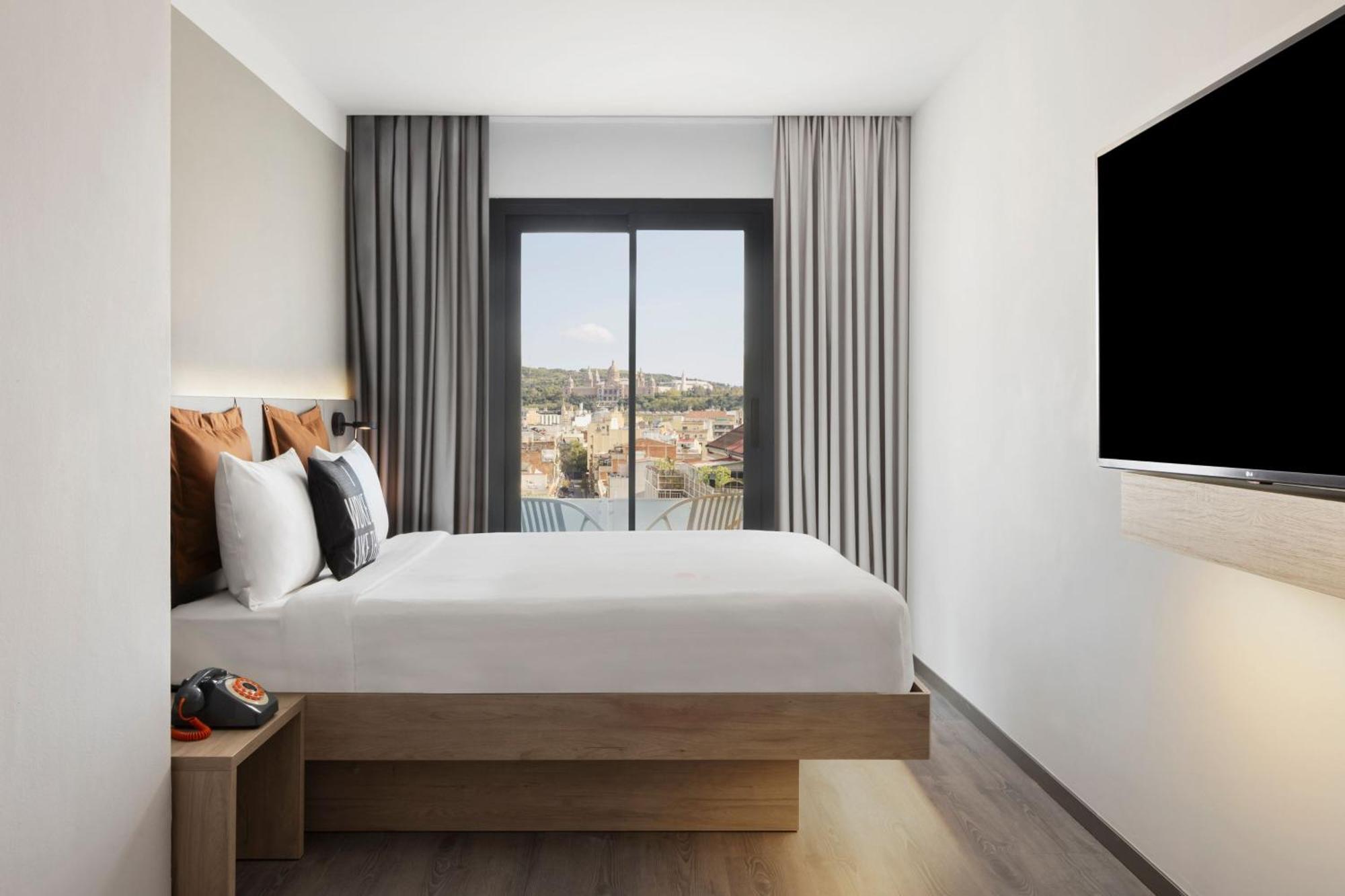 Moxy Queen Room with City View,1690934227:JPEG