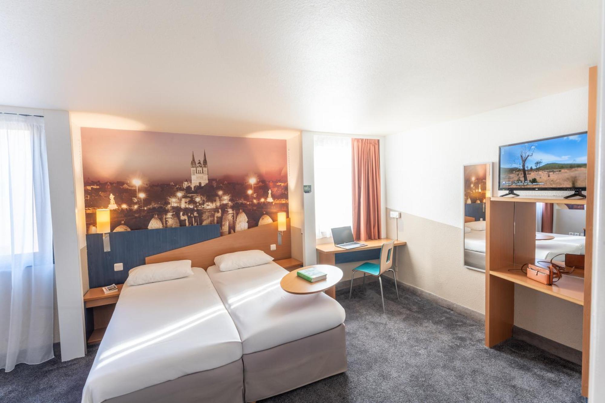 Standard Room with Three Single Beds