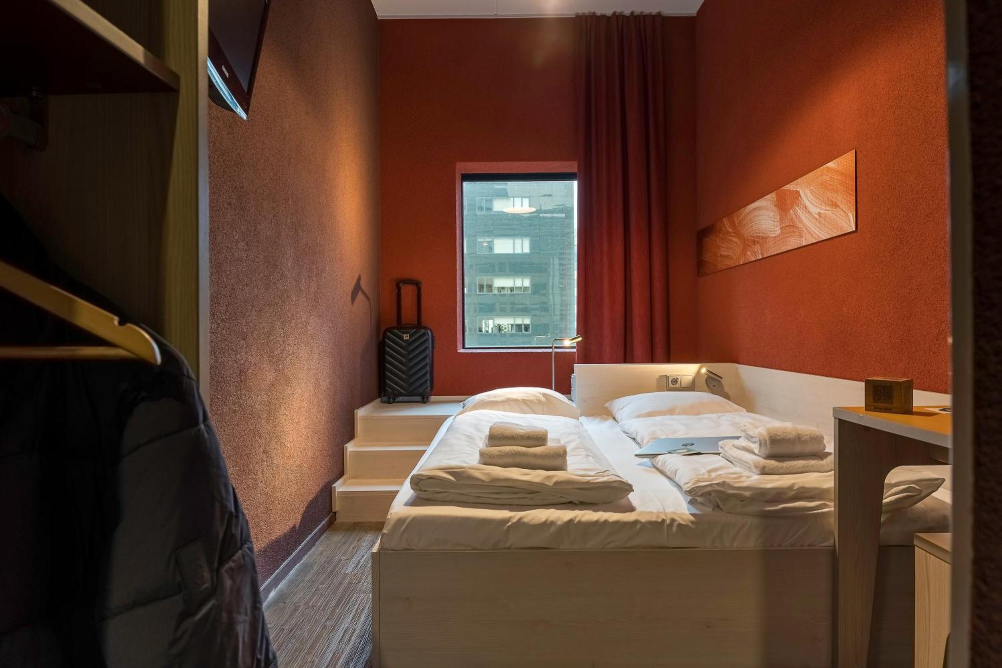 Double Room for Single Use