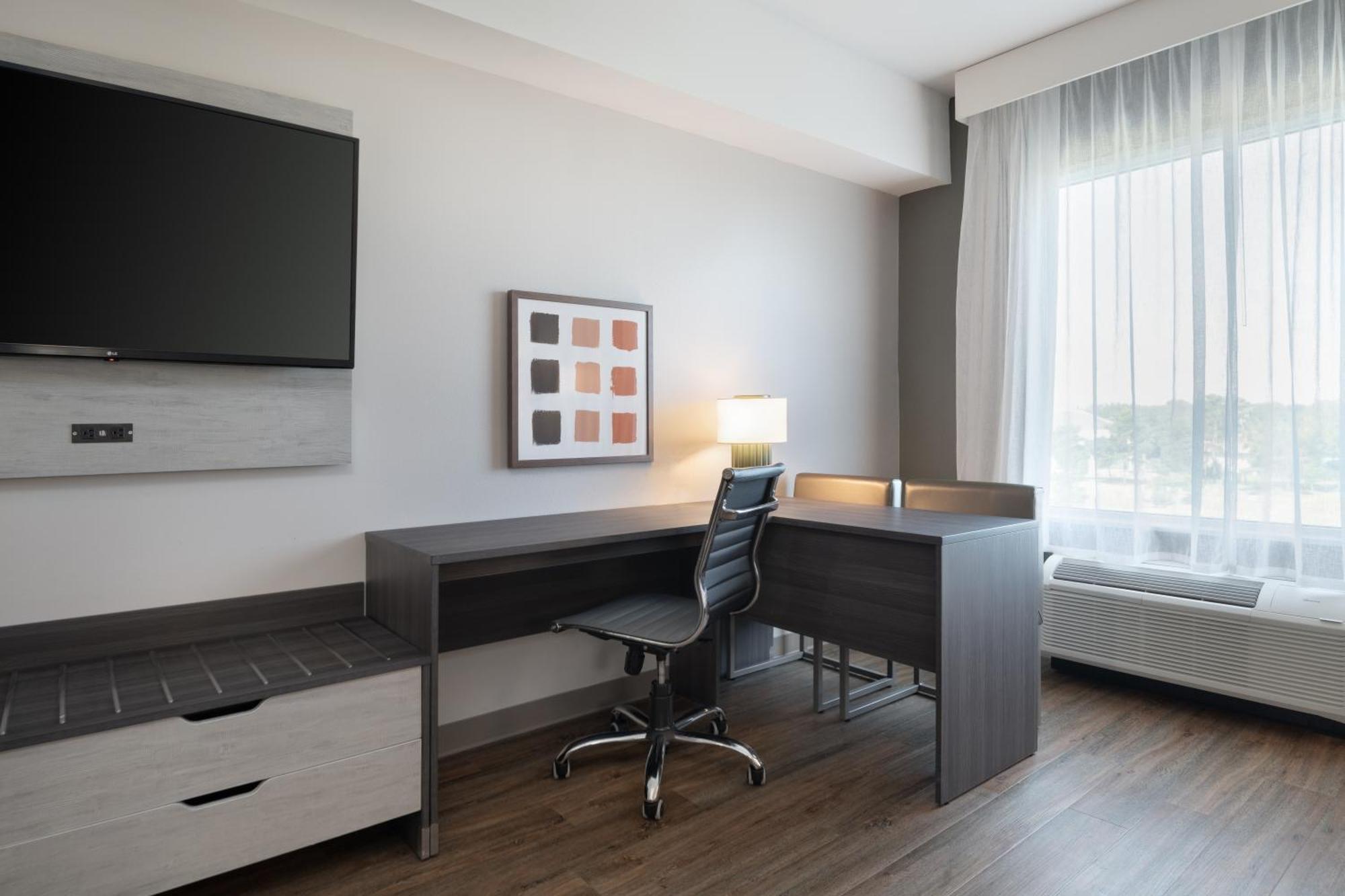 Queen Studio with Two Queen Beds and Bath Tub - Mobility Accessible,1626367254:JPEG
