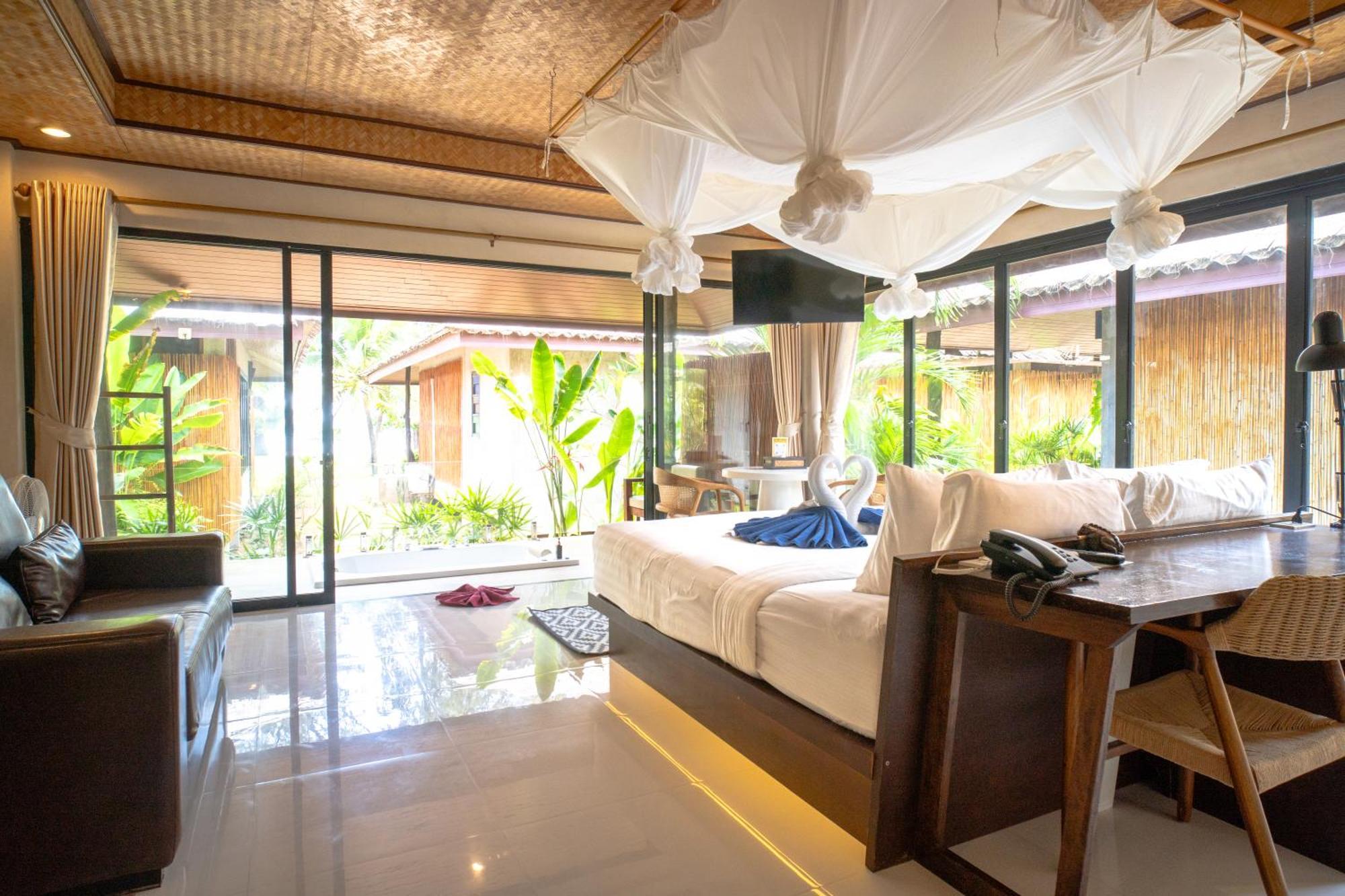 Deluxe Seaview Villa with Spa Bath
