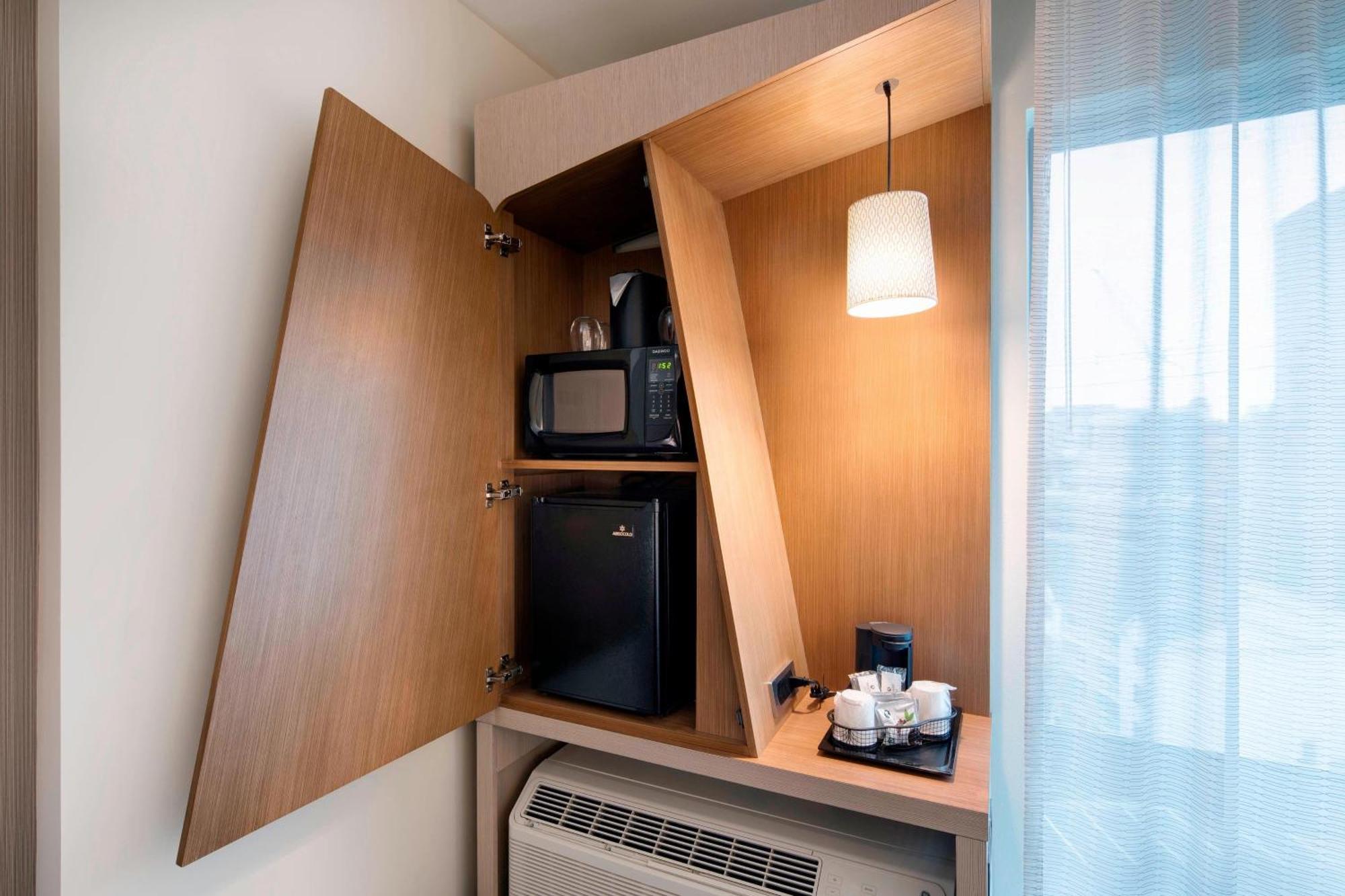 King Room with City View - Hearing Accessible