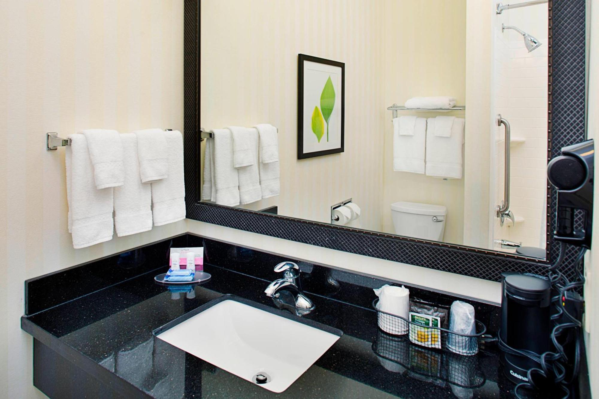 Queen Room with Two Queen Beds and Bathtub - Mobility Access/Hearing Accessible