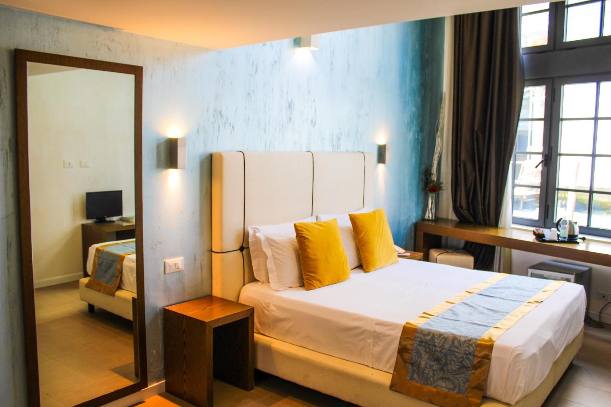 Double or Twin Room with Canal View,1635246237:JPEG