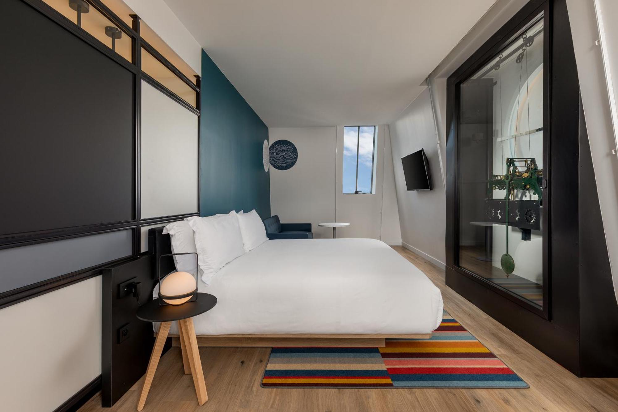 Aloft Suite mit Kingsize-Bett, Schlafsofa und Stadtblick – Zugang zum Spa inbegriffen