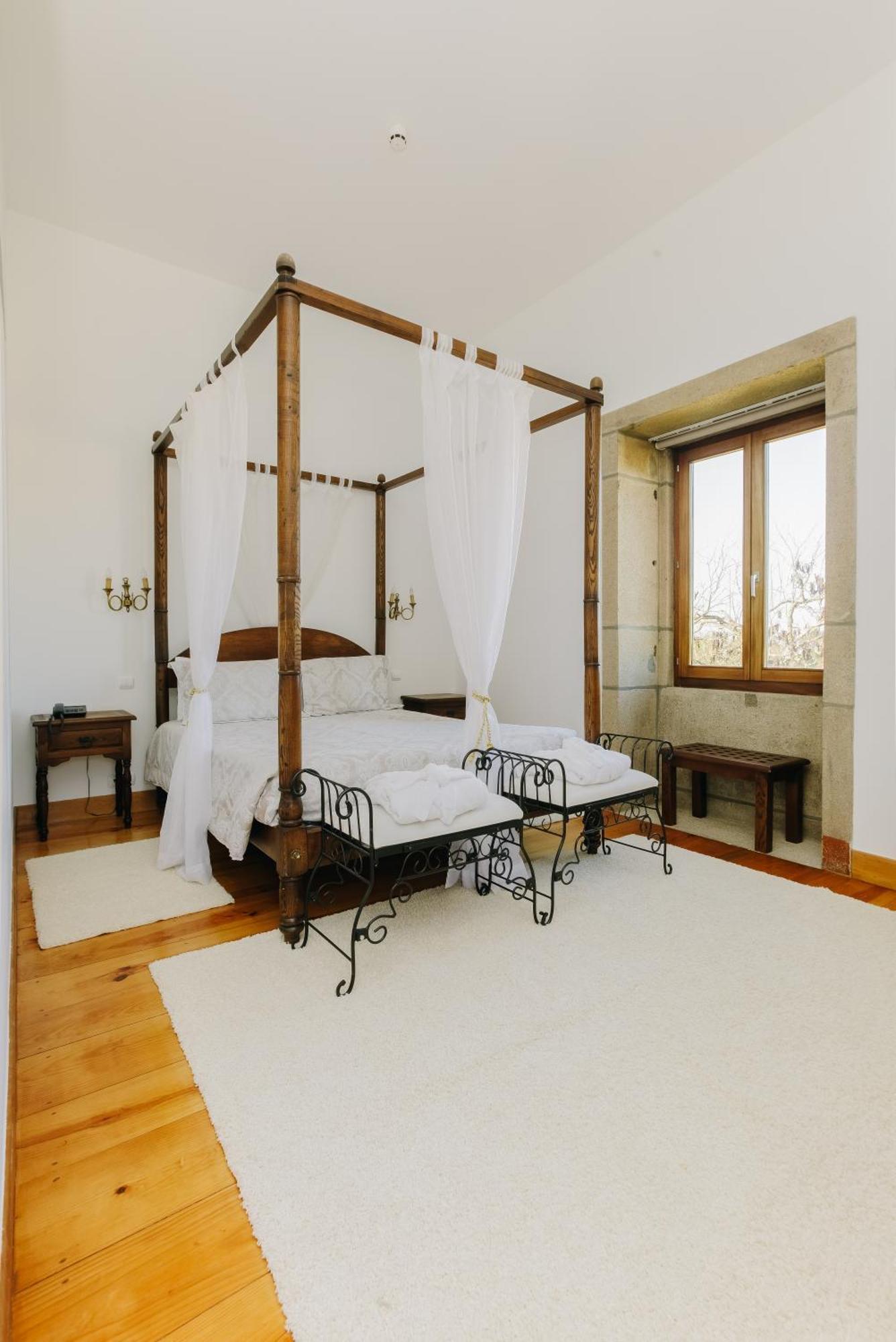 Suite,1636008308:JPEG