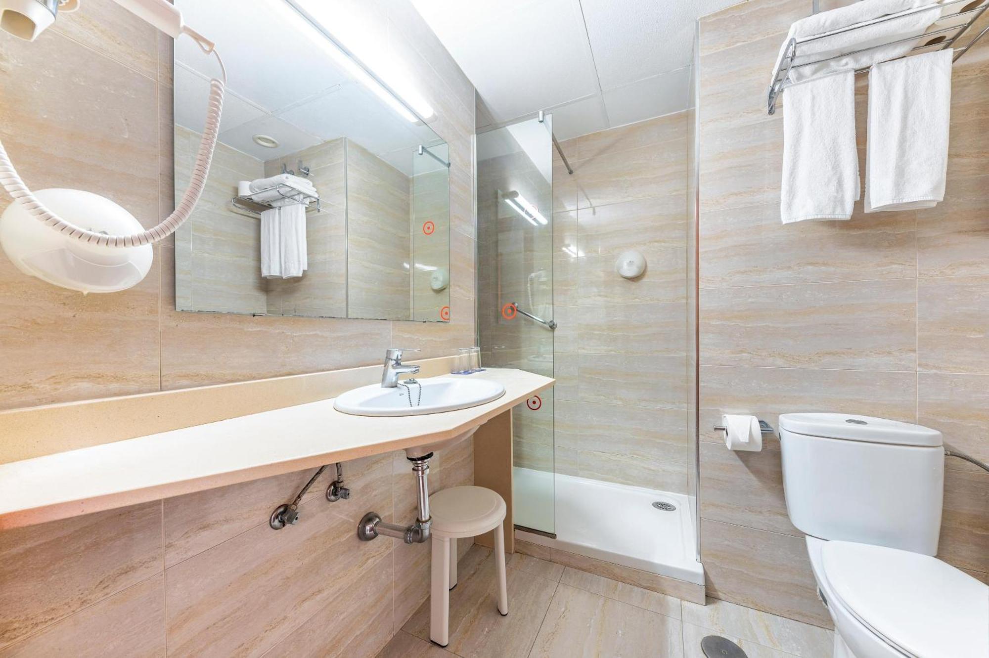 Habitación Familiar Económica (3 adultos + 1 niño)