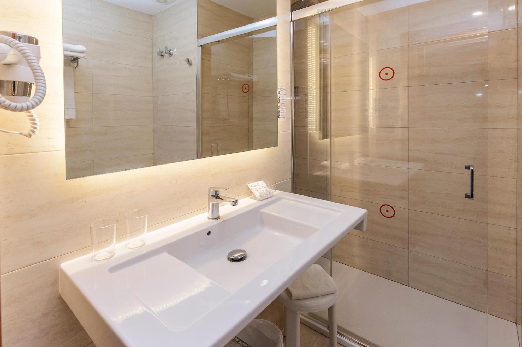 Habitación Doble Económica (2 adultos) - 1 o 2 camas