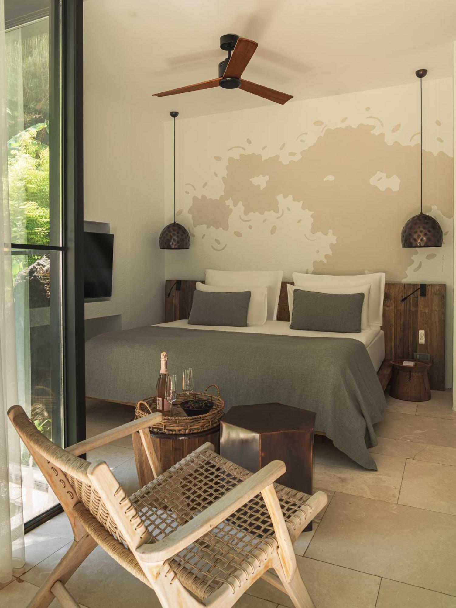 Deluxe Room,1637599363:JPEG
