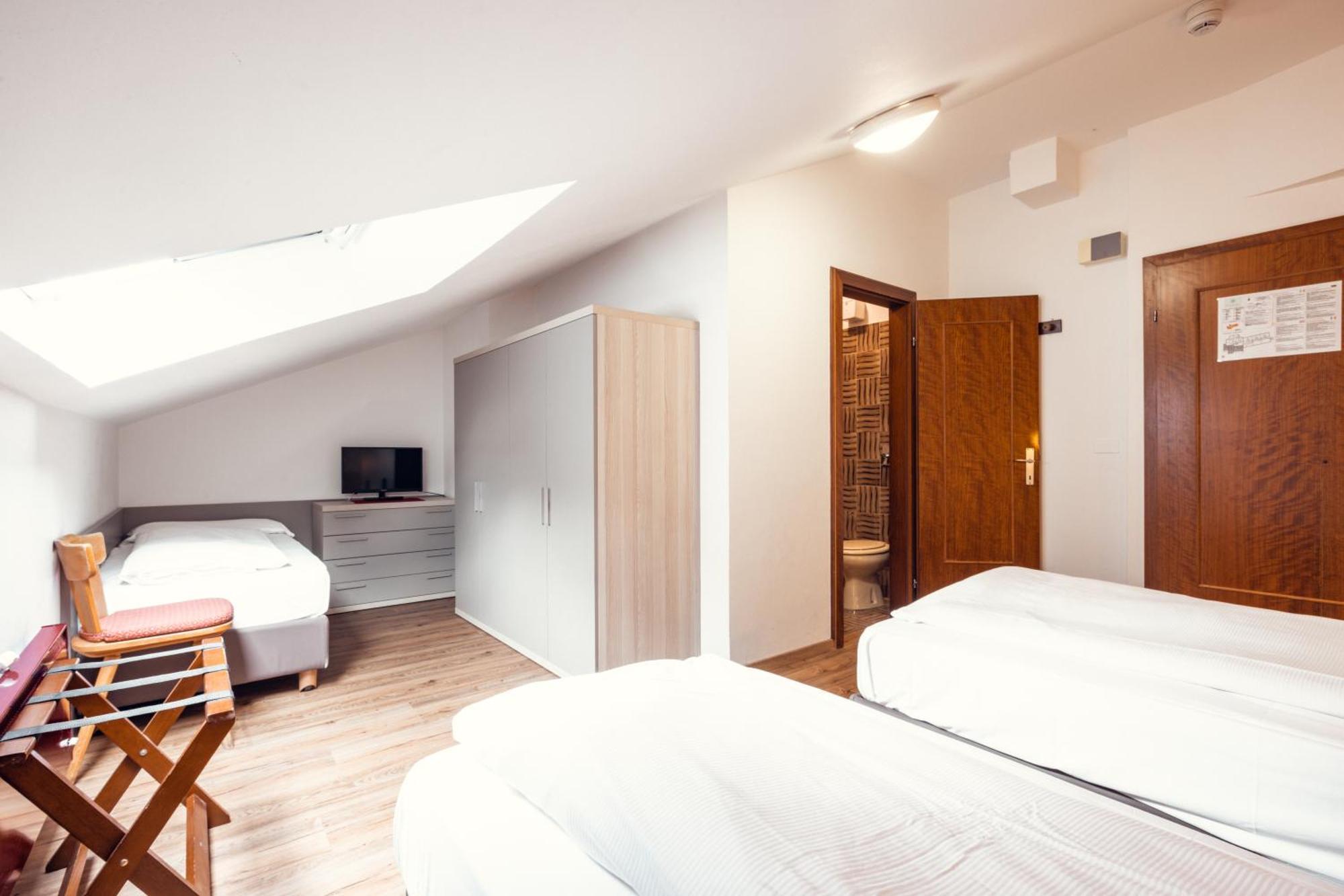 Double or Twin Room,1639563573:JPEG