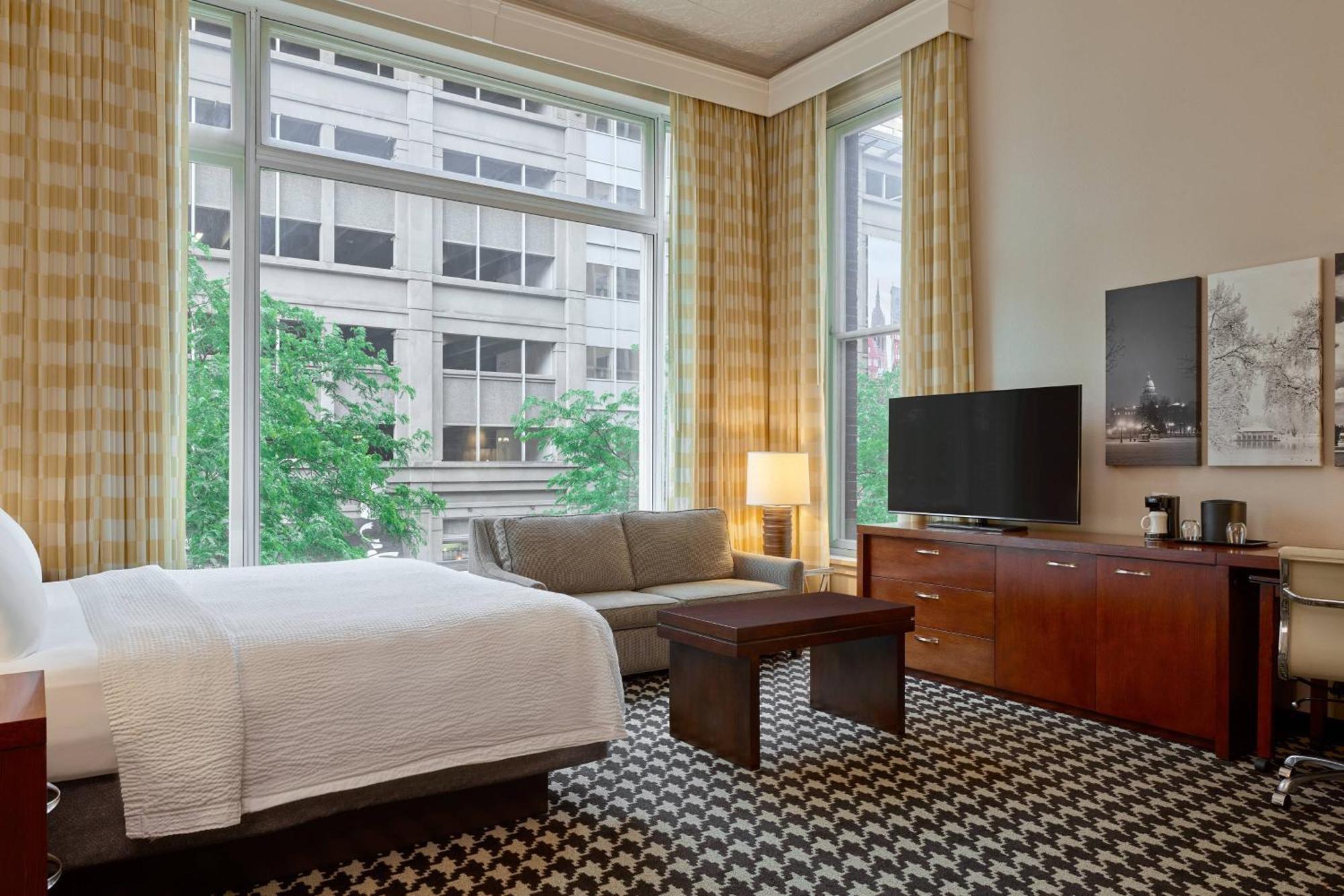 Larger King Room City View Sofa Bed,1643164732:JPEG