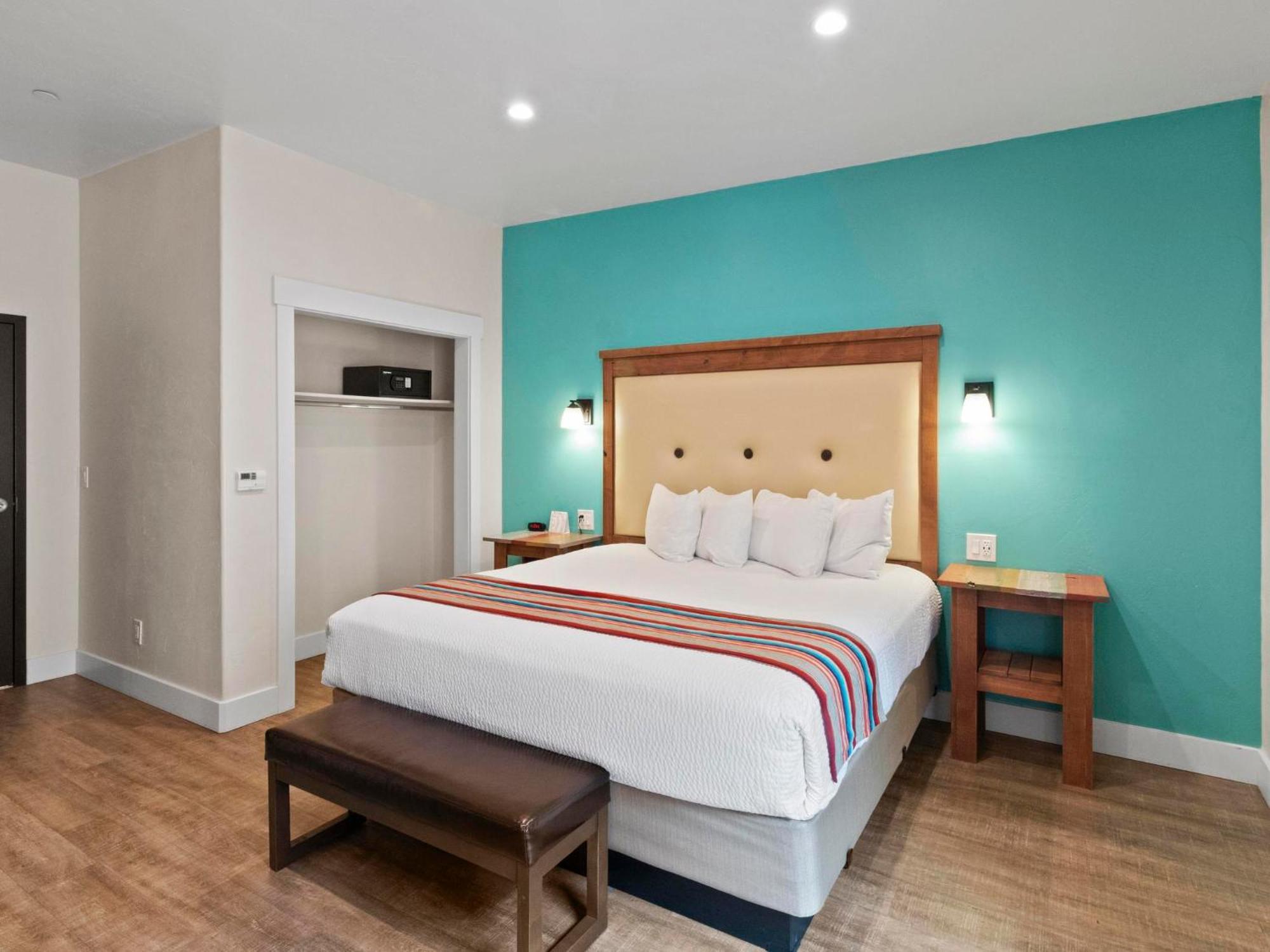 Deluxe Suite,1643209207:JPEG
