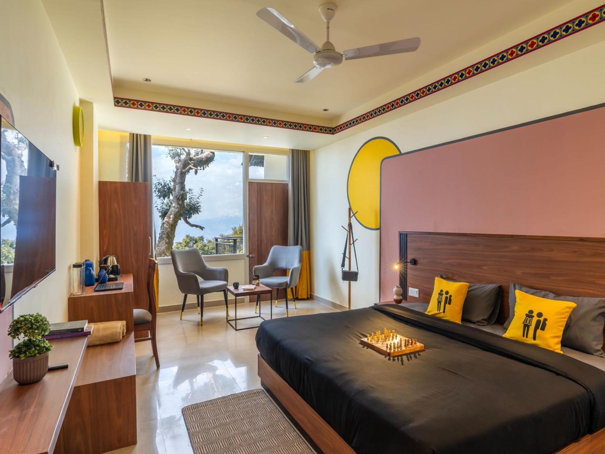Superior Double Room with Balcony and Mountain View