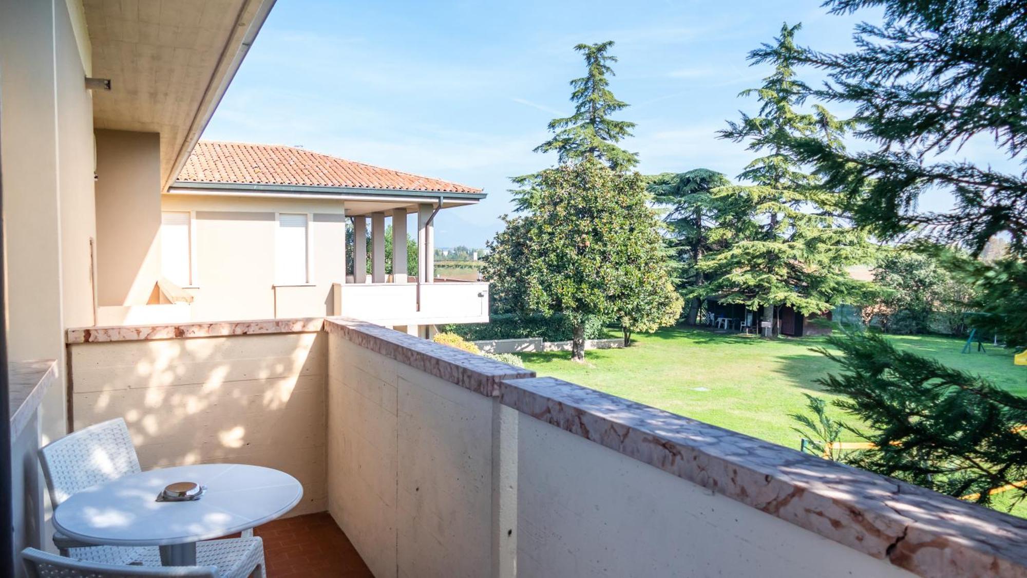 One-Bedroom Apartment with Balcony,1665003415:JPEG
