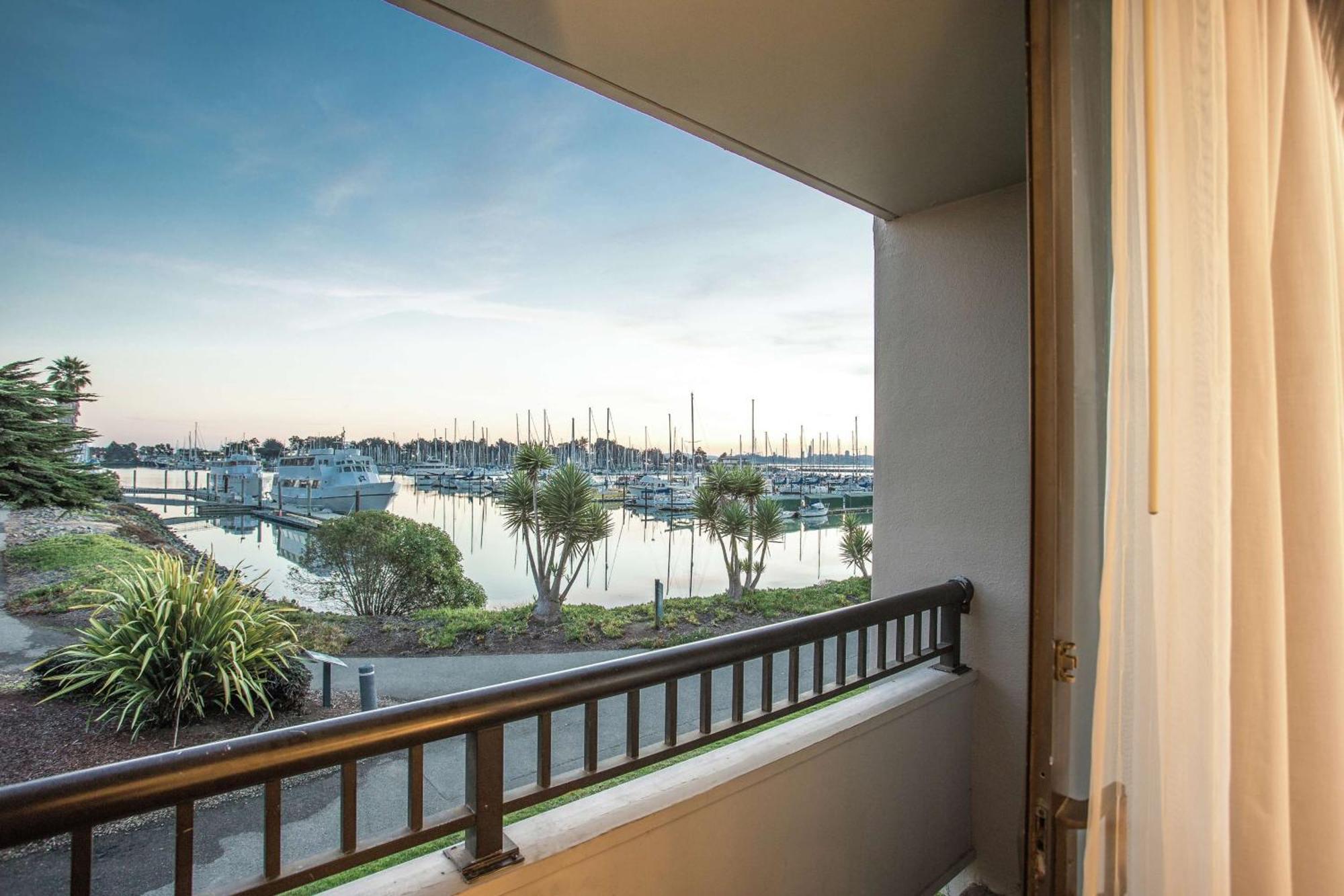 Non-Smoking Double Room Marina View,1706532436:JPEG
