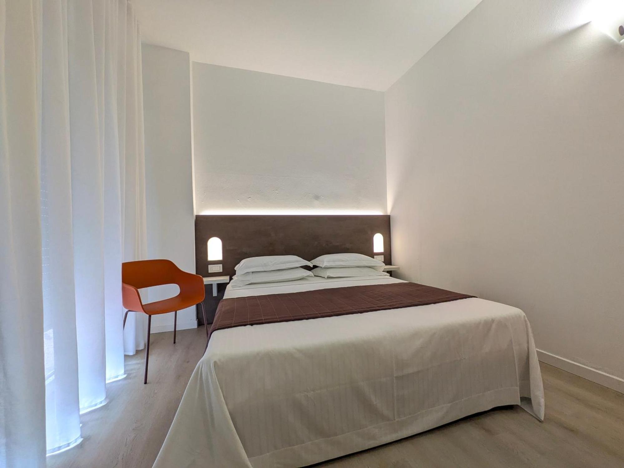 Camera Matrimoniale Small con Letto alla Francese