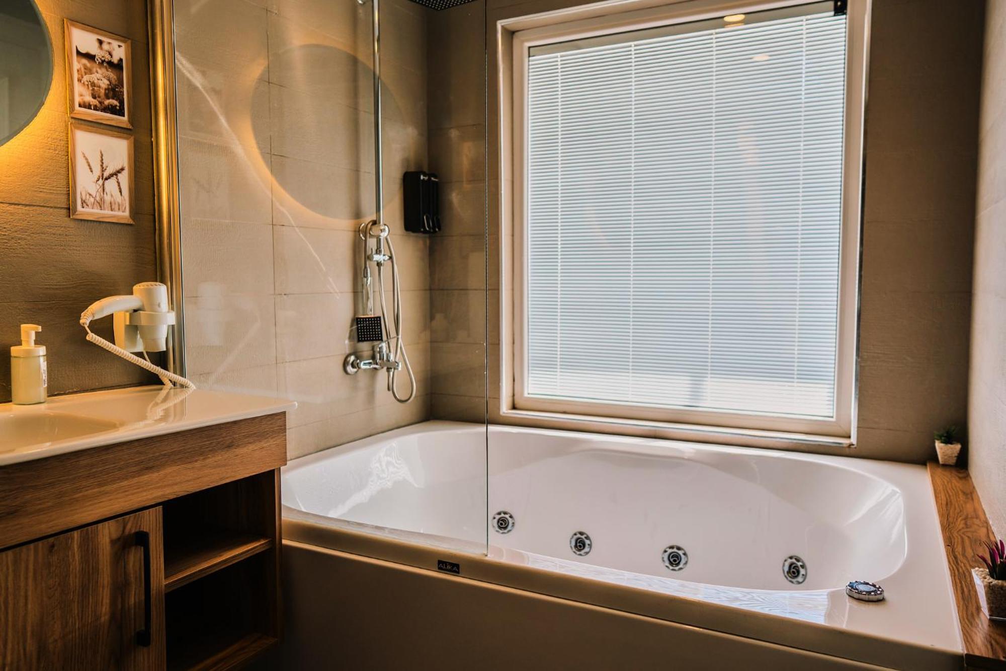 Double Room with Spa Bath
